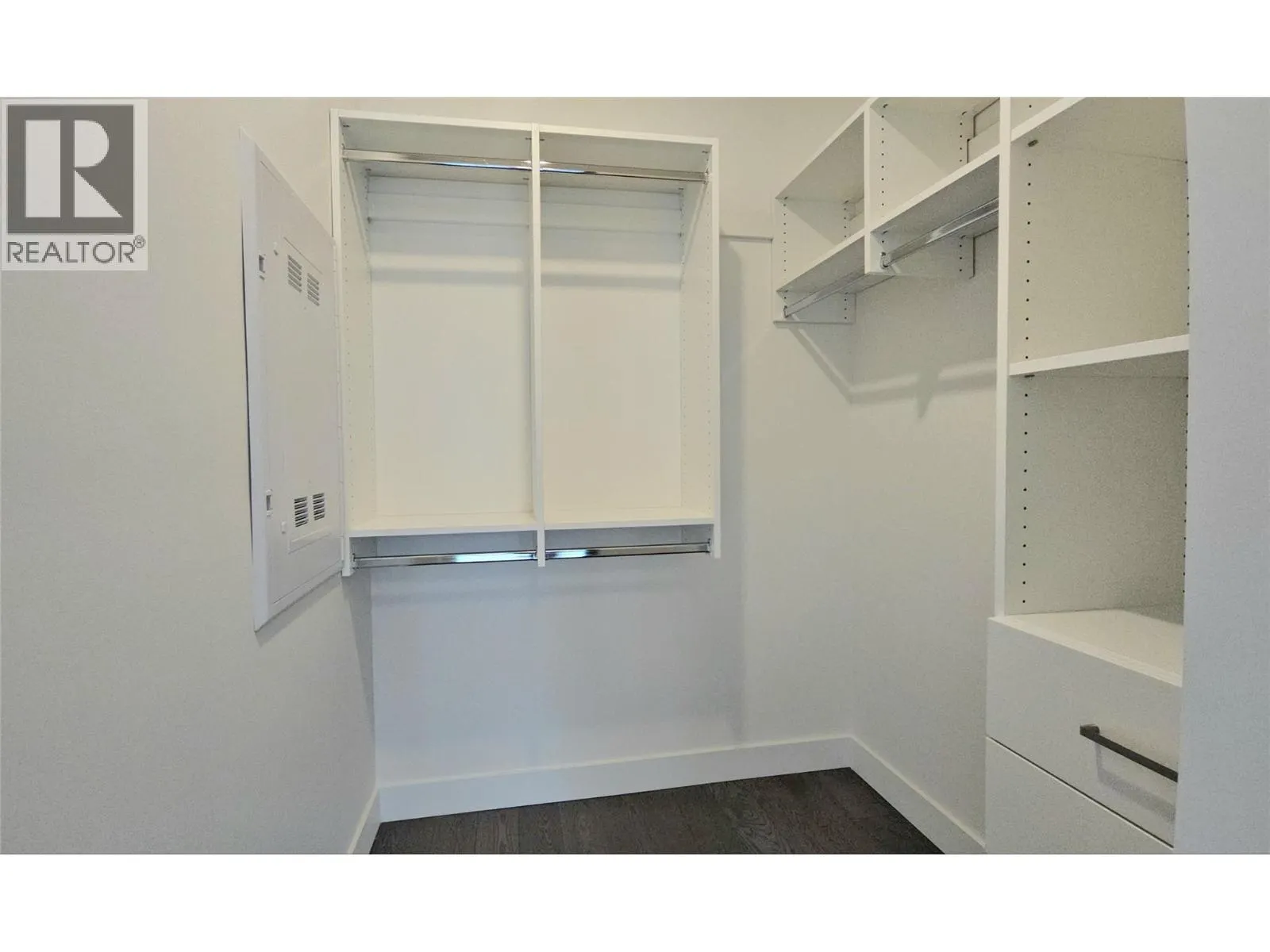 3409 Lakeshore Road Unit# 305