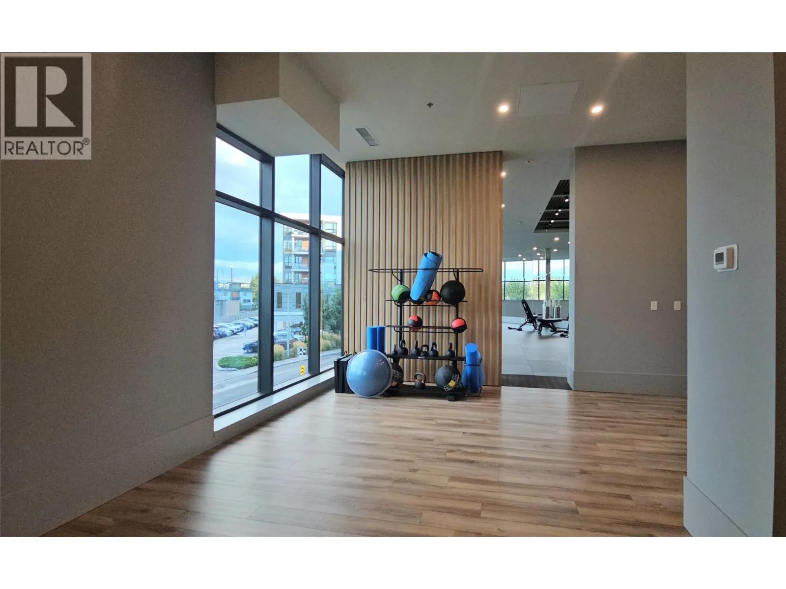 3409 Lakeshore Road Unit# 305