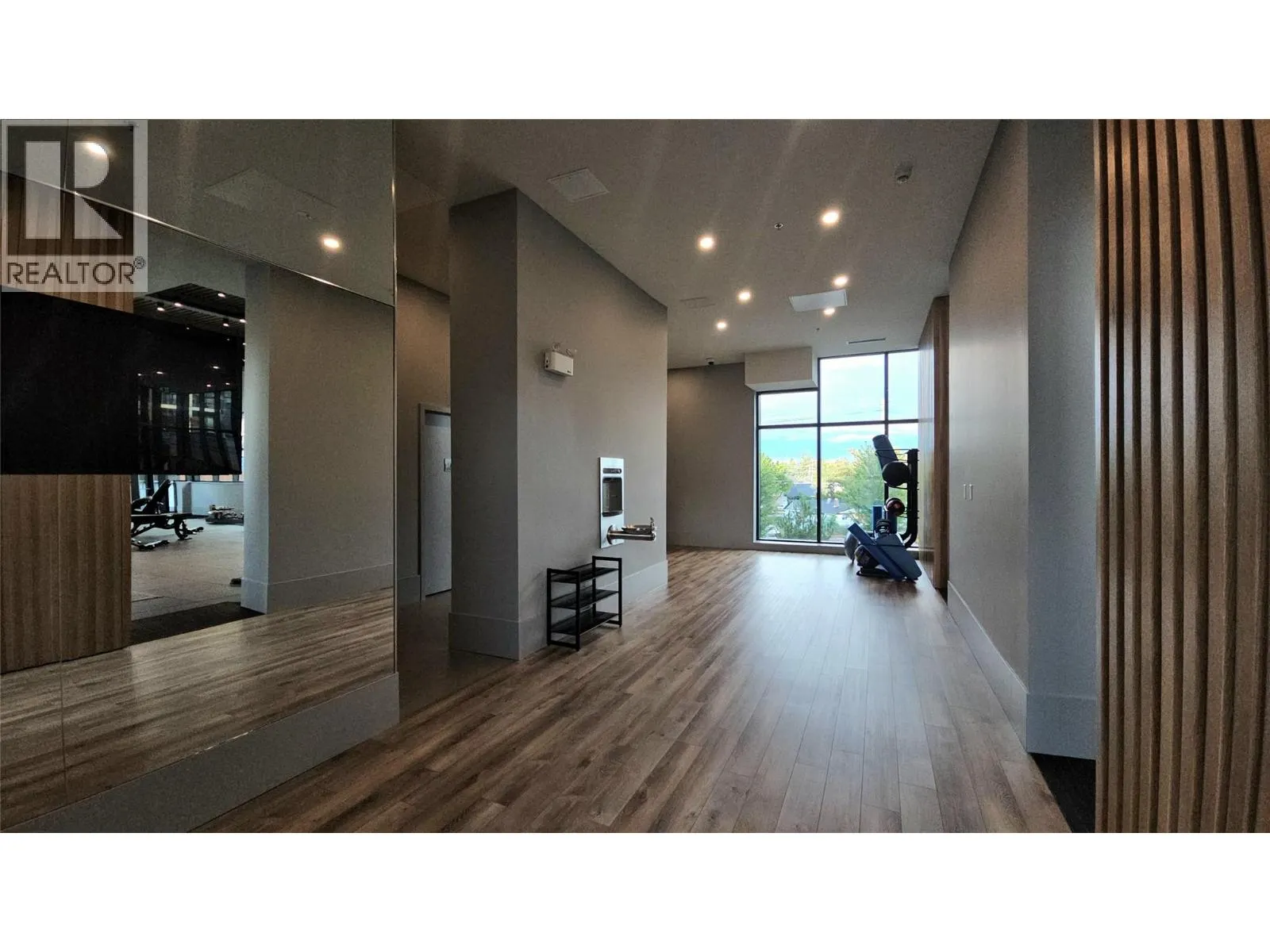 3409 Lakeshore Road Unit# 305