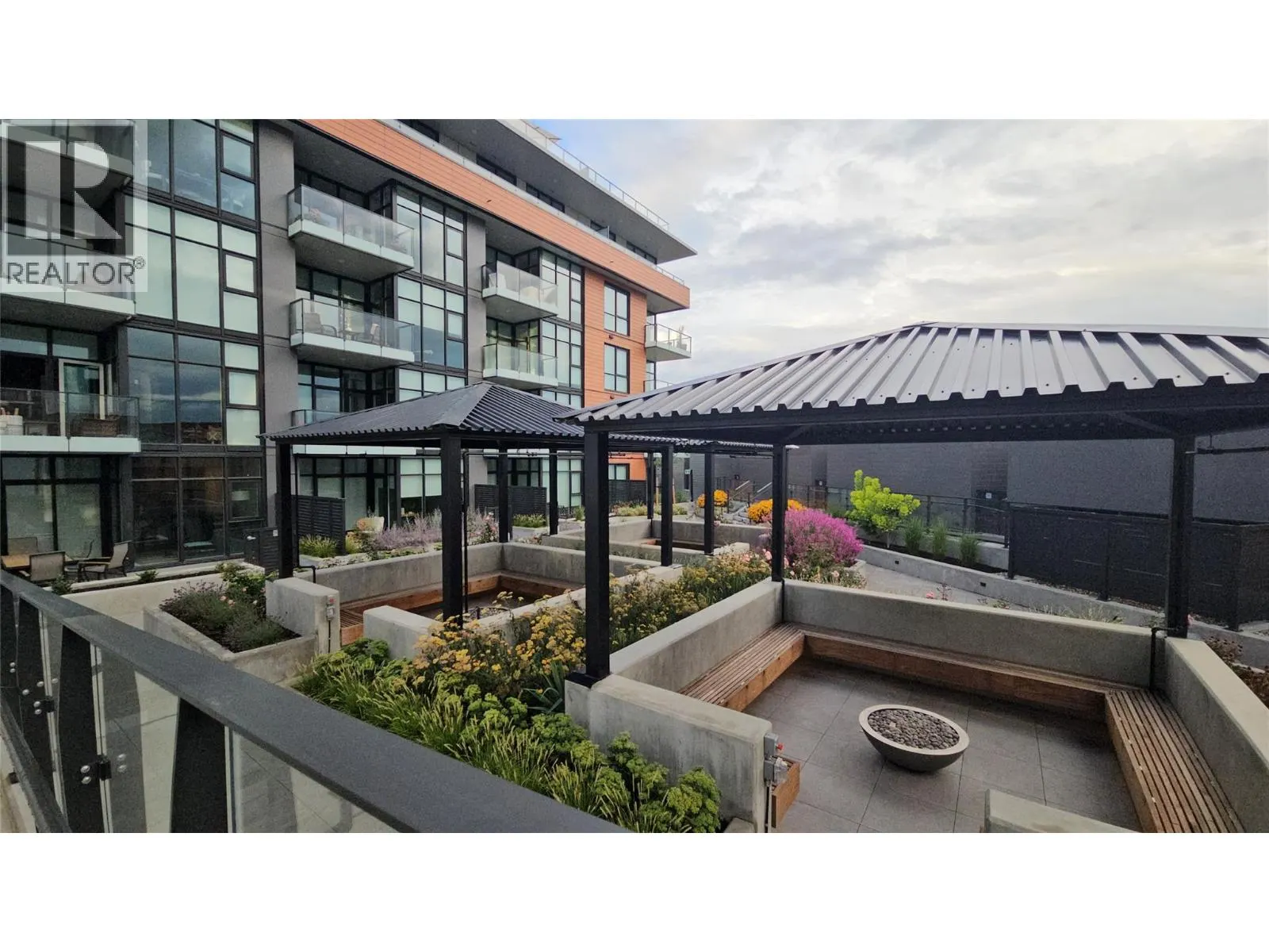 3409 Lakeshore Road Unit# 305