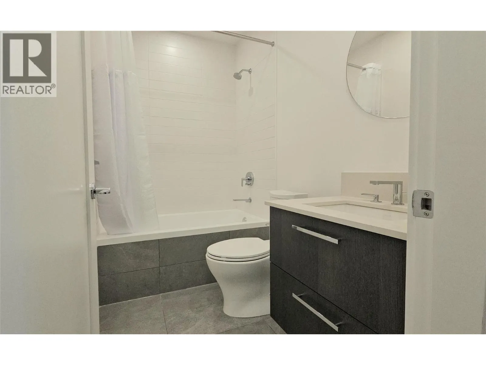 3409 Lakeshore Road Unit# 305