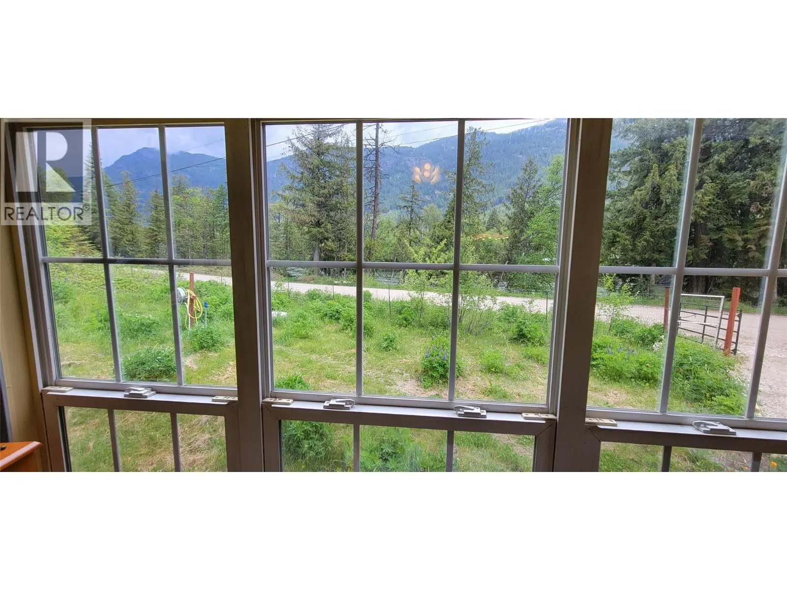 2467 SLOCAN VALLEY  WEST Road