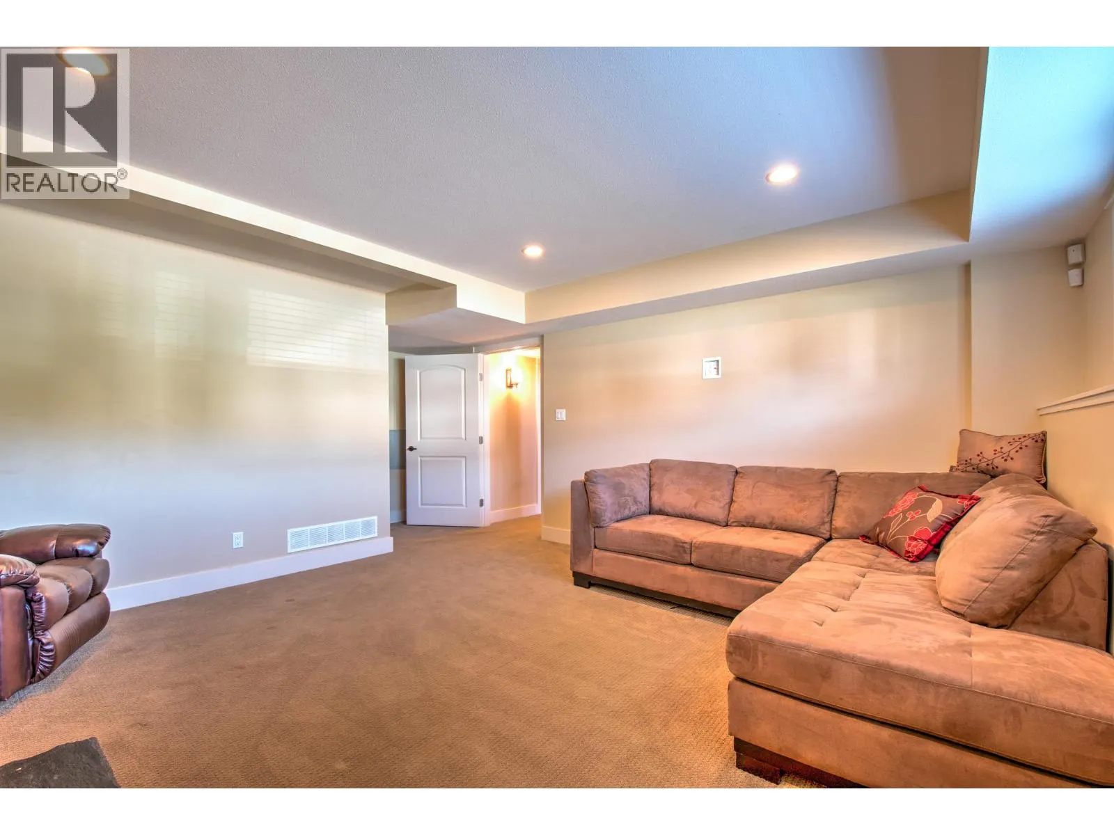 5409 Willow Drive