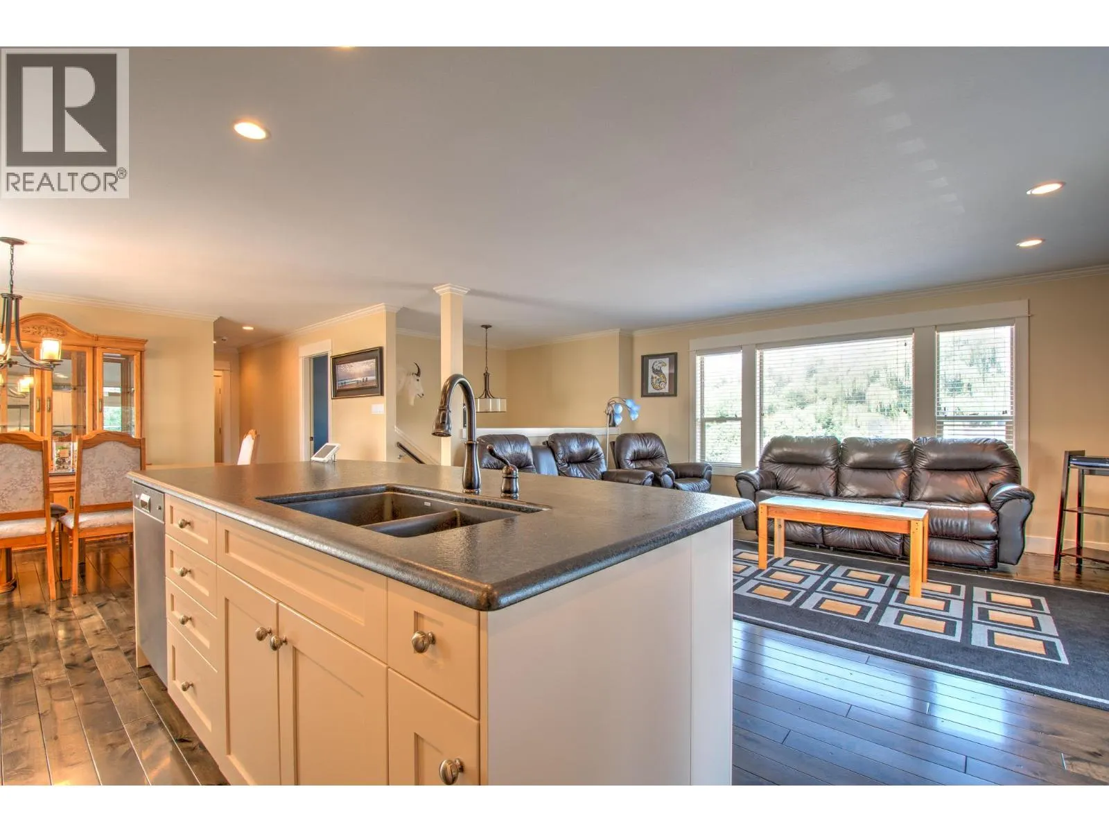 5409 Willow Drive