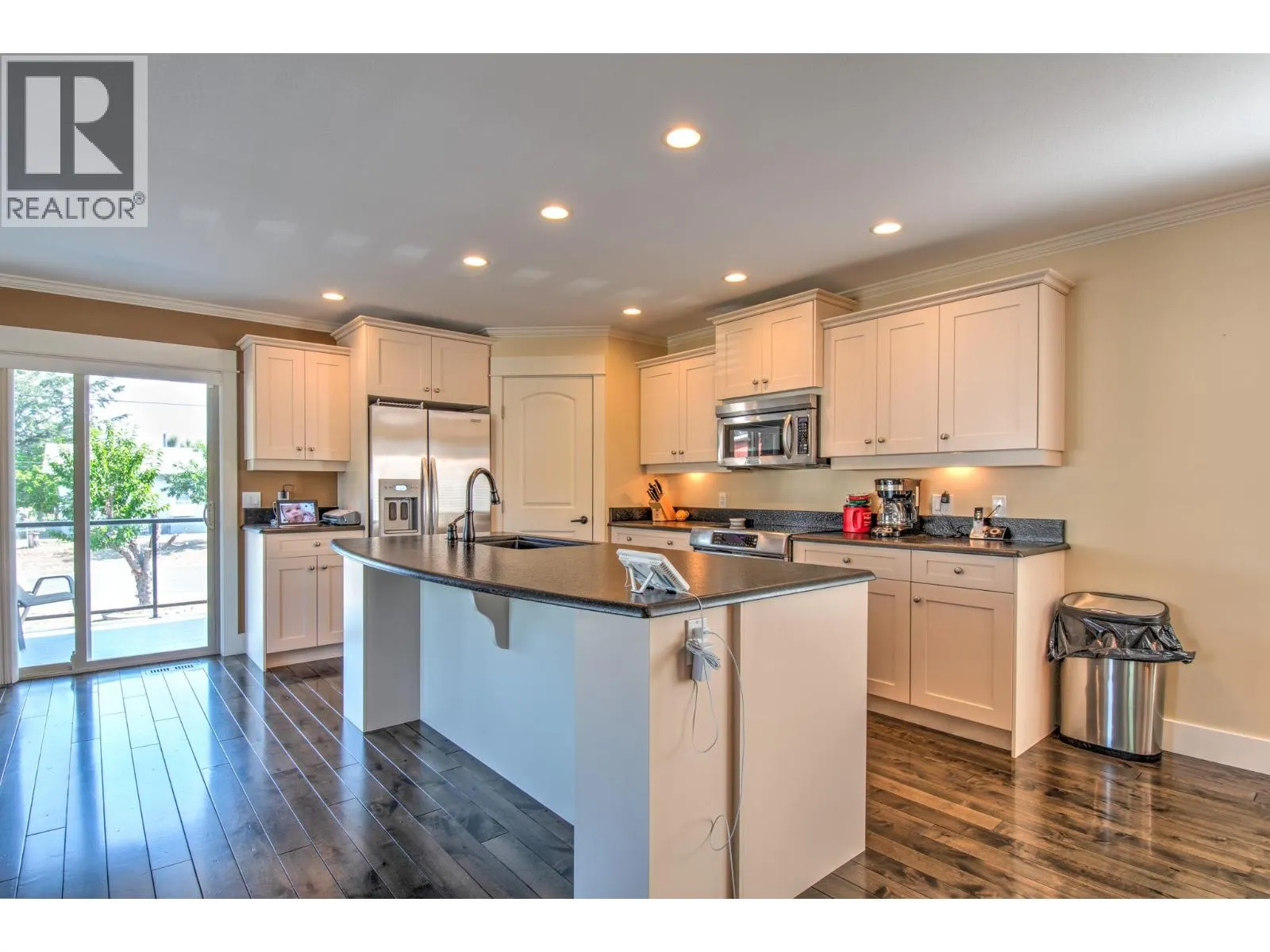 5409 Willow Drive