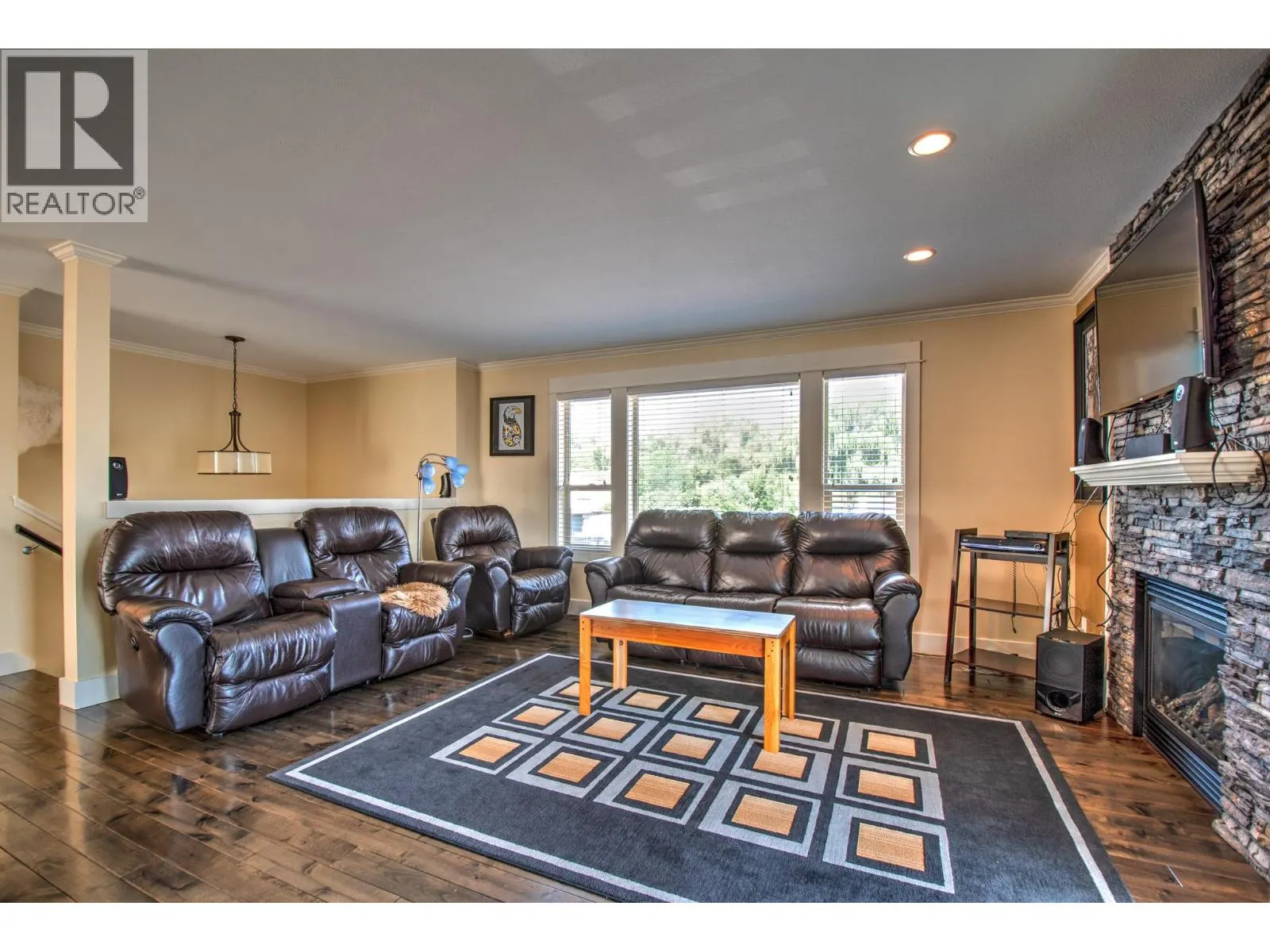 5409 Willow Drive