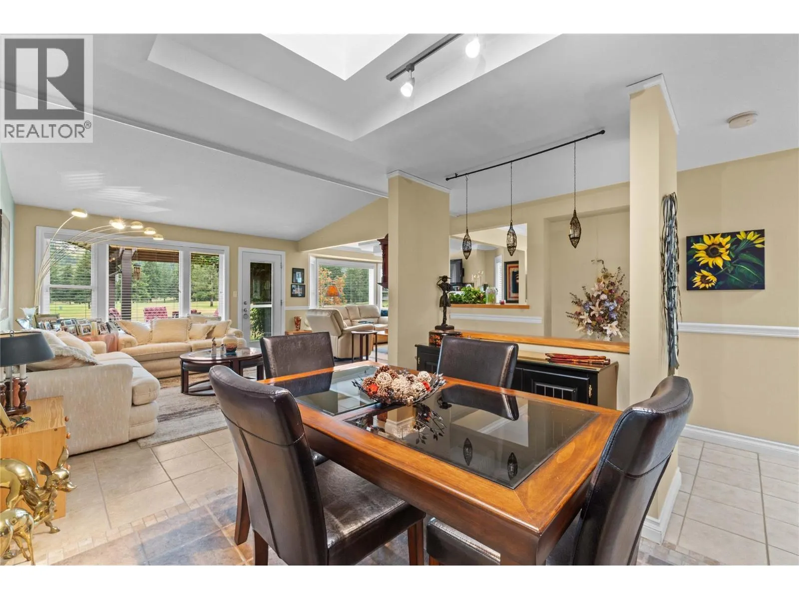 2552 Golf View Crescent
