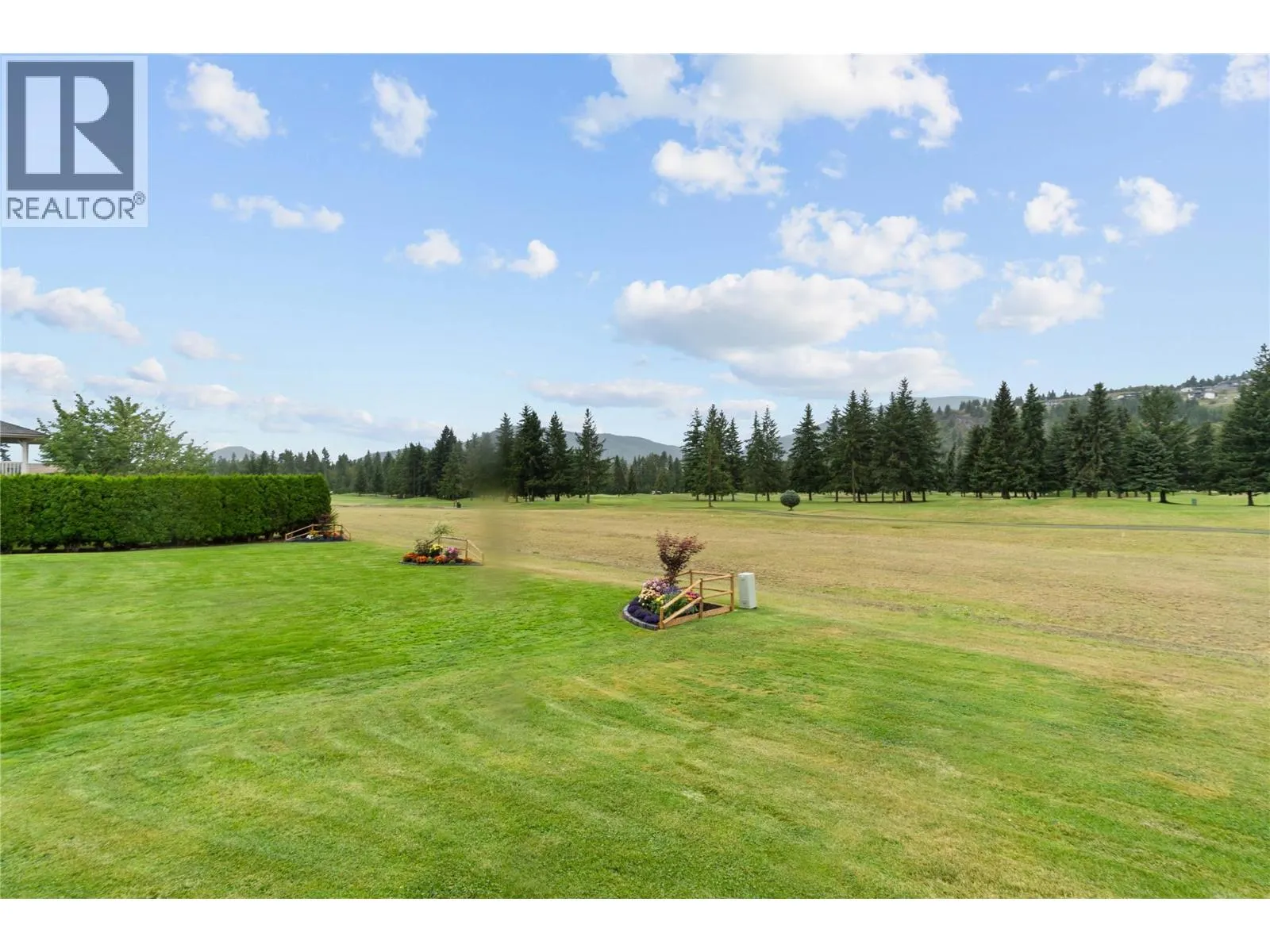 2552 Golf View Crescent