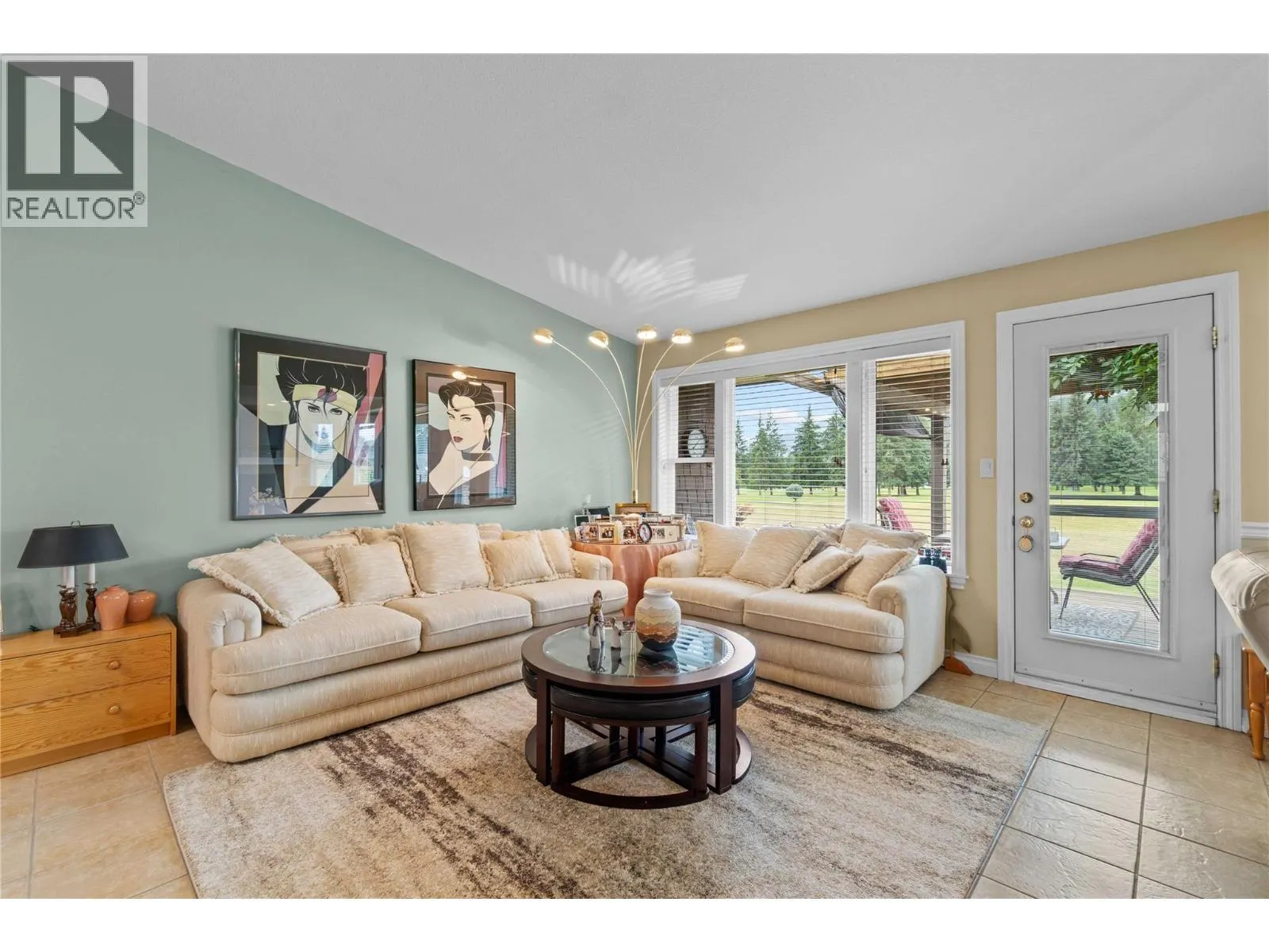 2552 Golf View Crescent