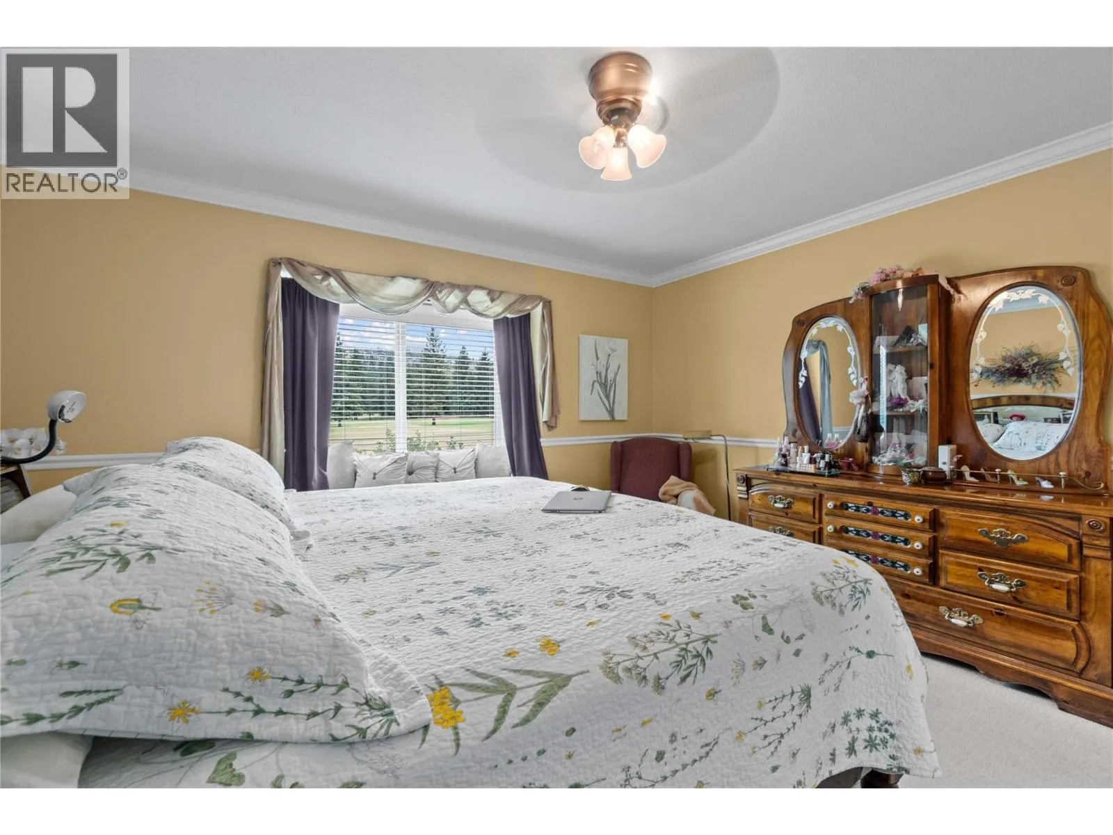 2552 Golf View Crescent