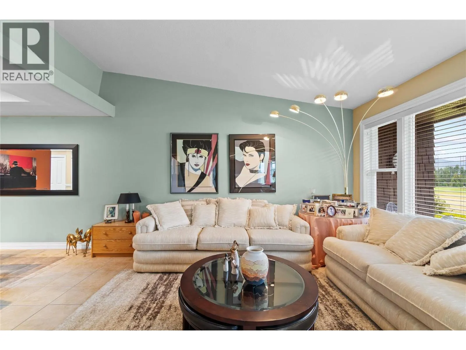 2552 Golf View Crescent