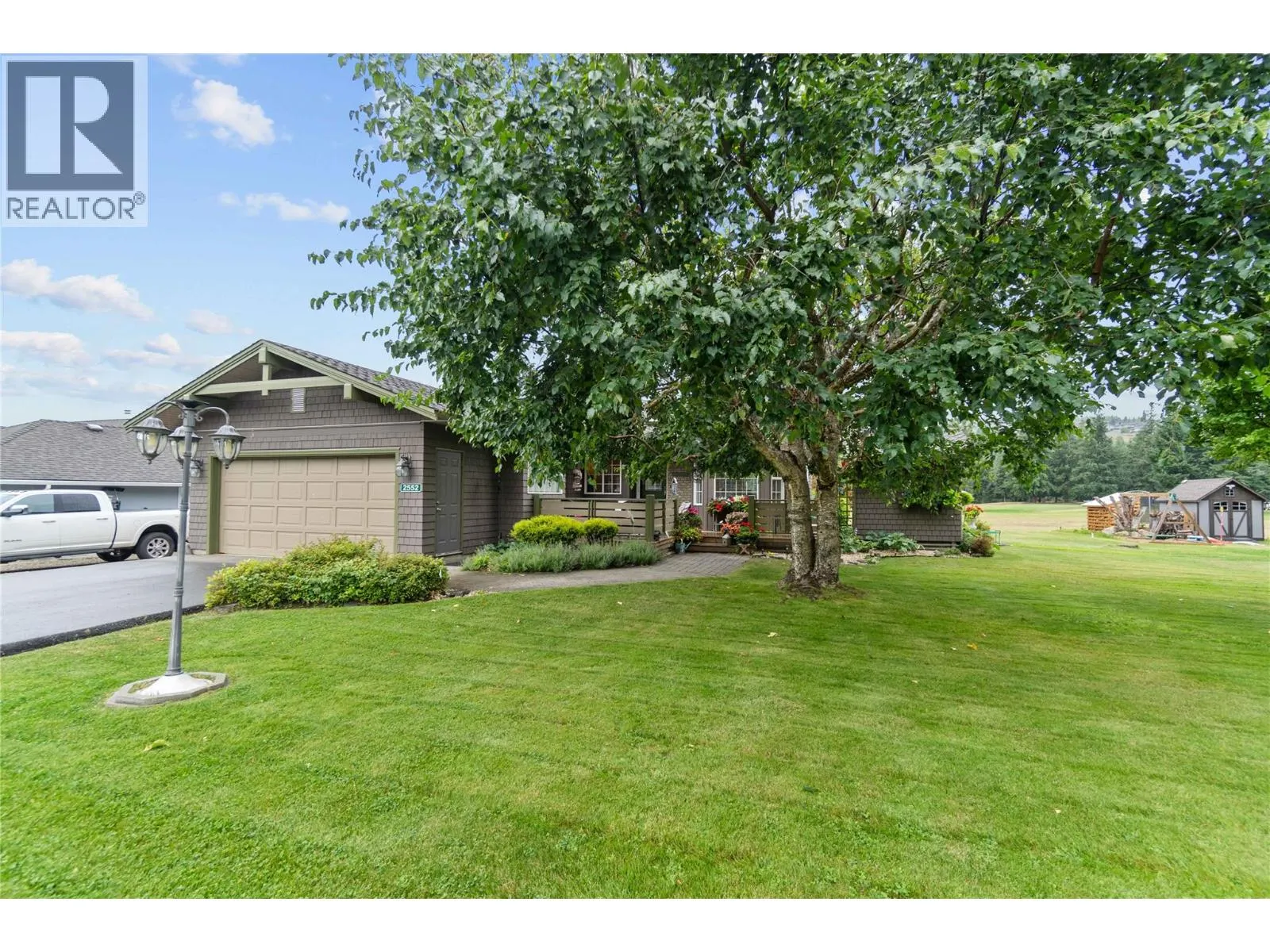 2552 Golf View Crescent