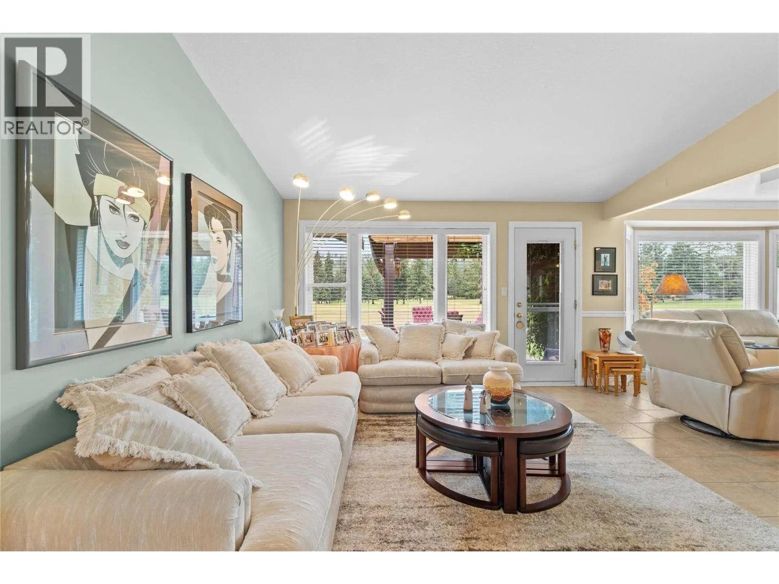 2552 Golf View Crescent