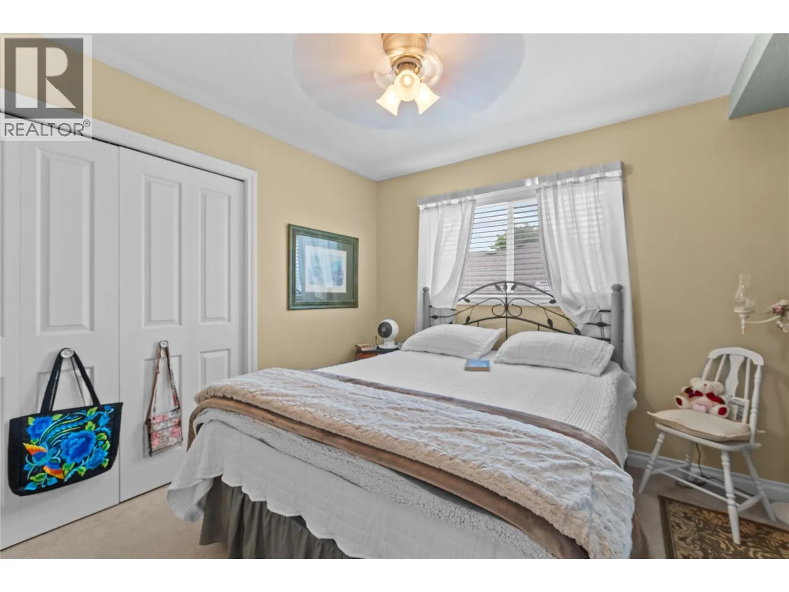 2552 Golf View Crescent