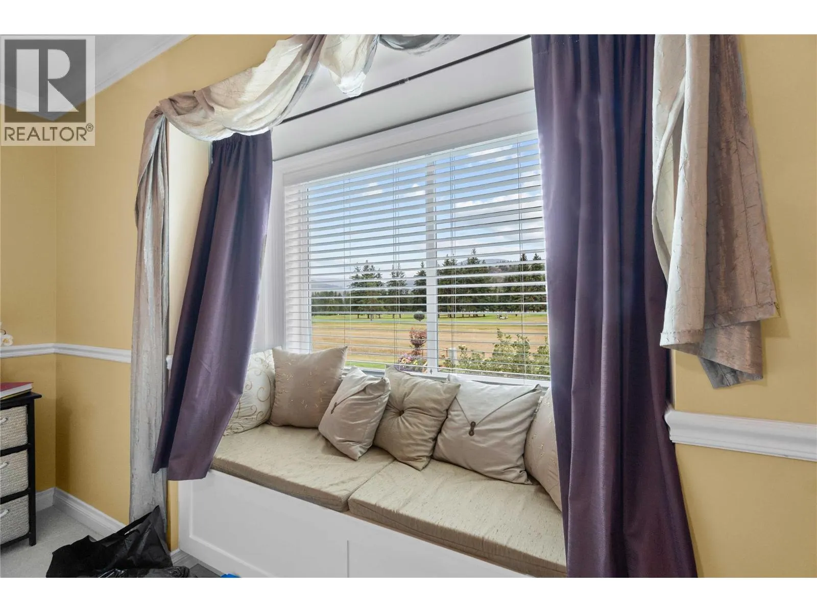 2552 Golf View Crescent