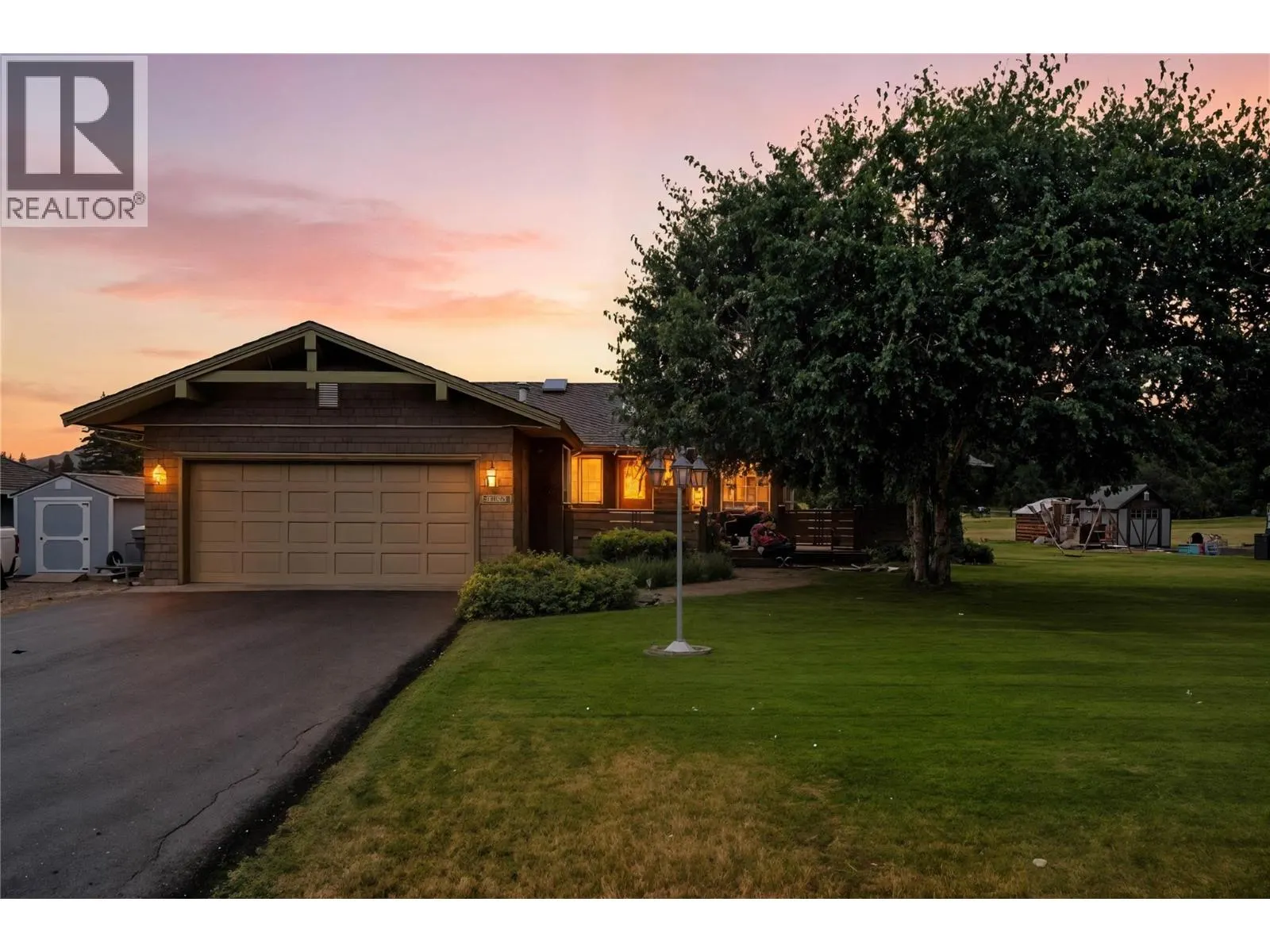 2552 Golf View Crescent