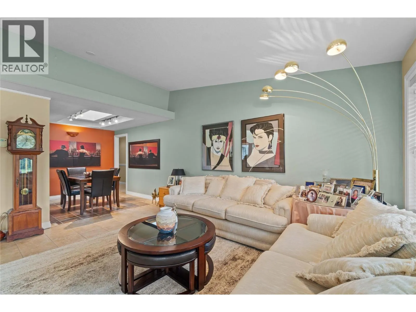 2552 Golf View Crescent