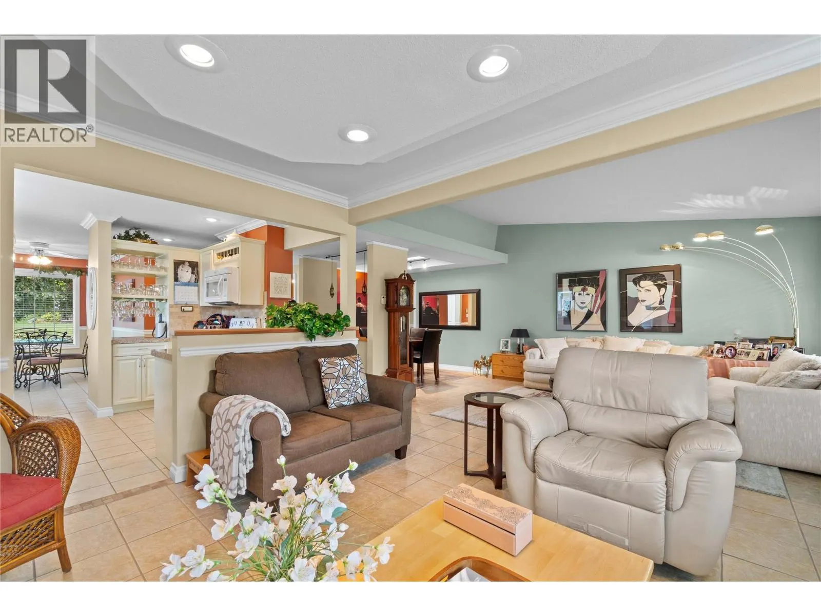 2552 Golf View Crescent