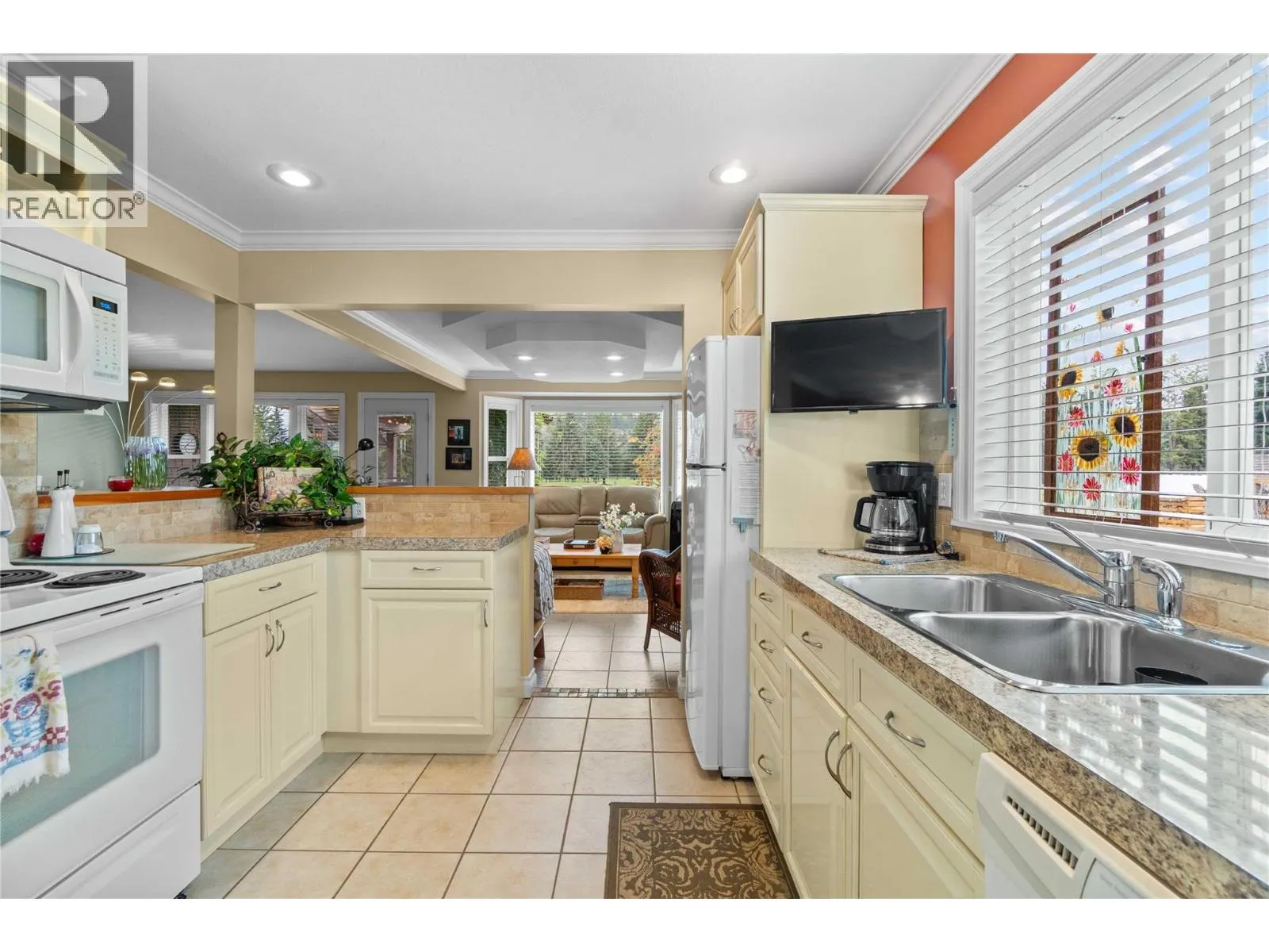 2552 Golf View Crescent