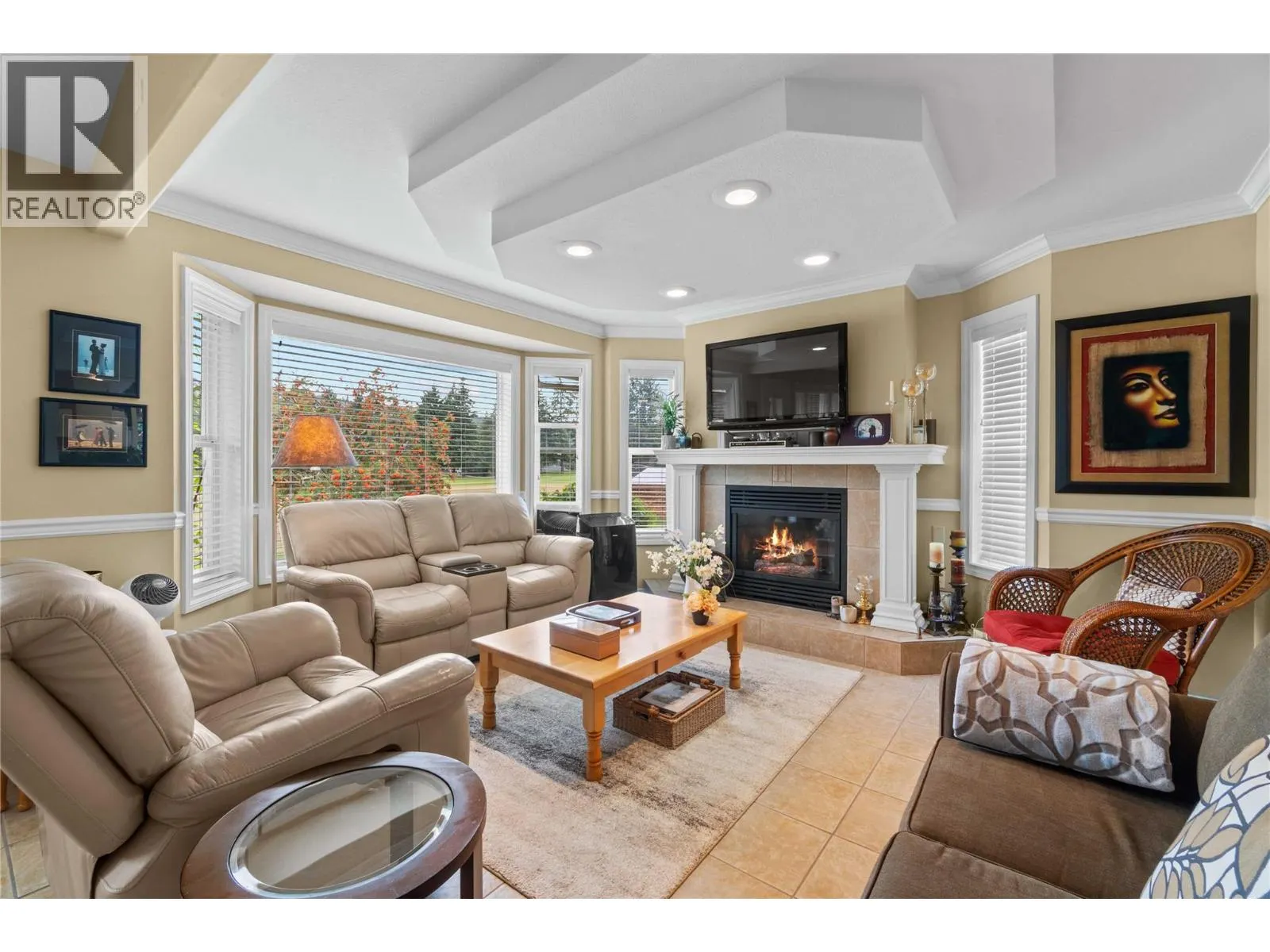 2552 Golf View Crescent