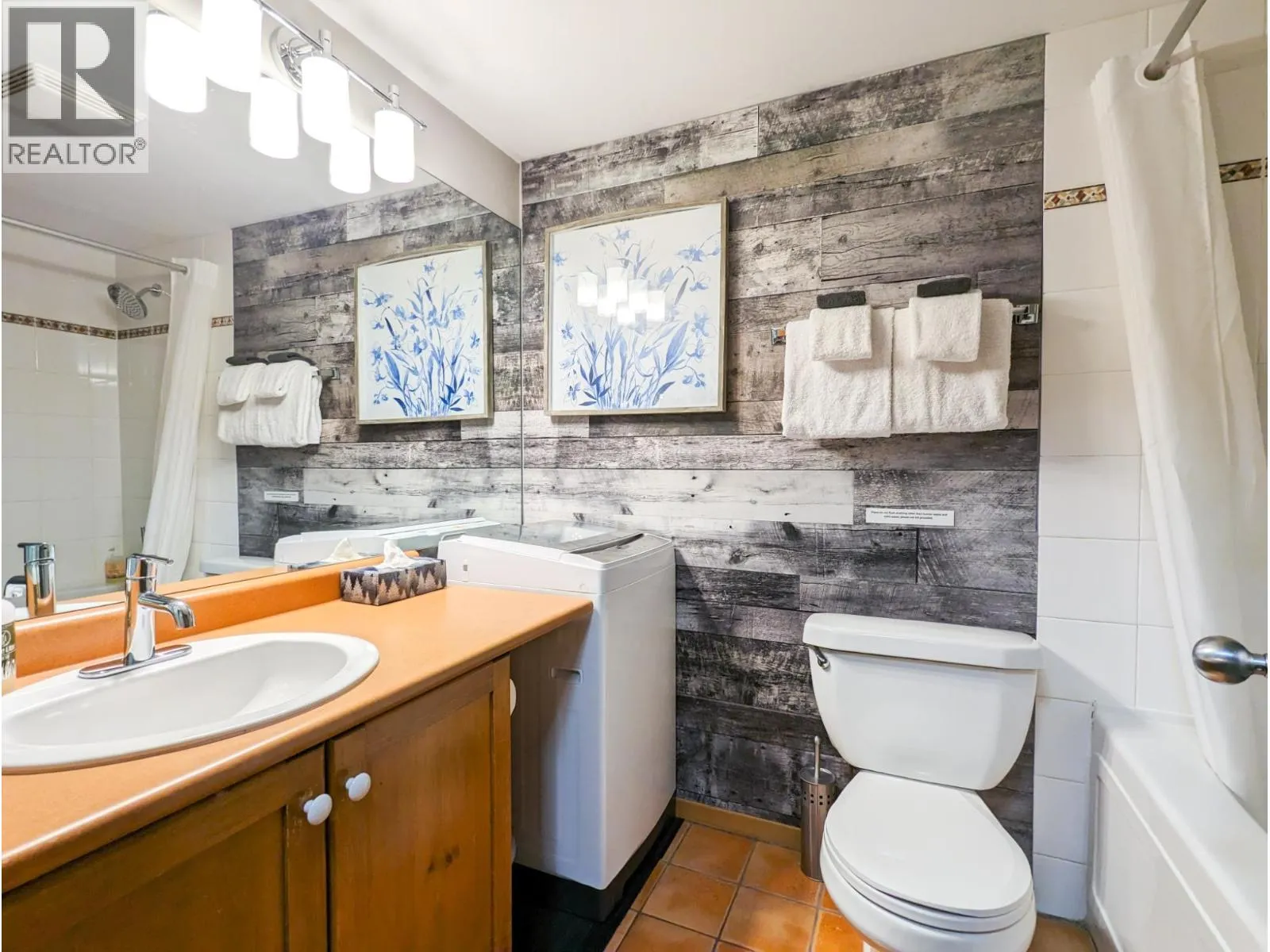 2060 SUMMIT Drive Unit# 208