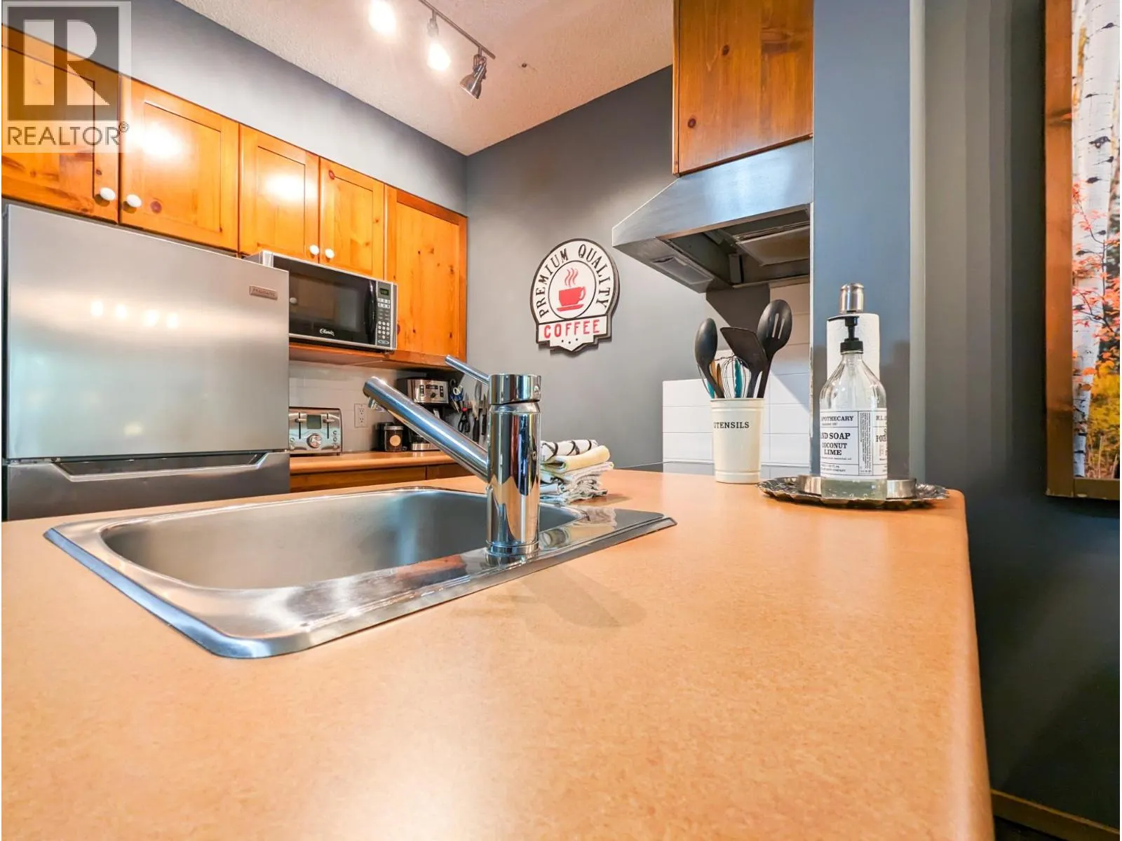 2060 SUMMIT Drive Unit# 208
