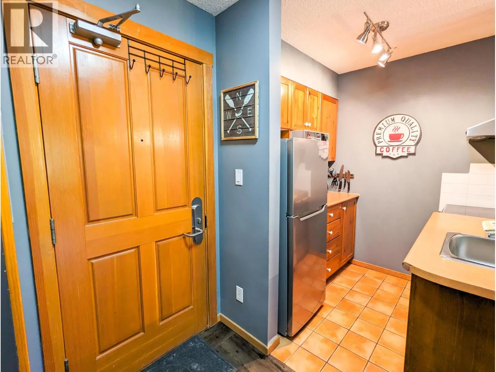 2060 SUMMIT Drive Unit# 208