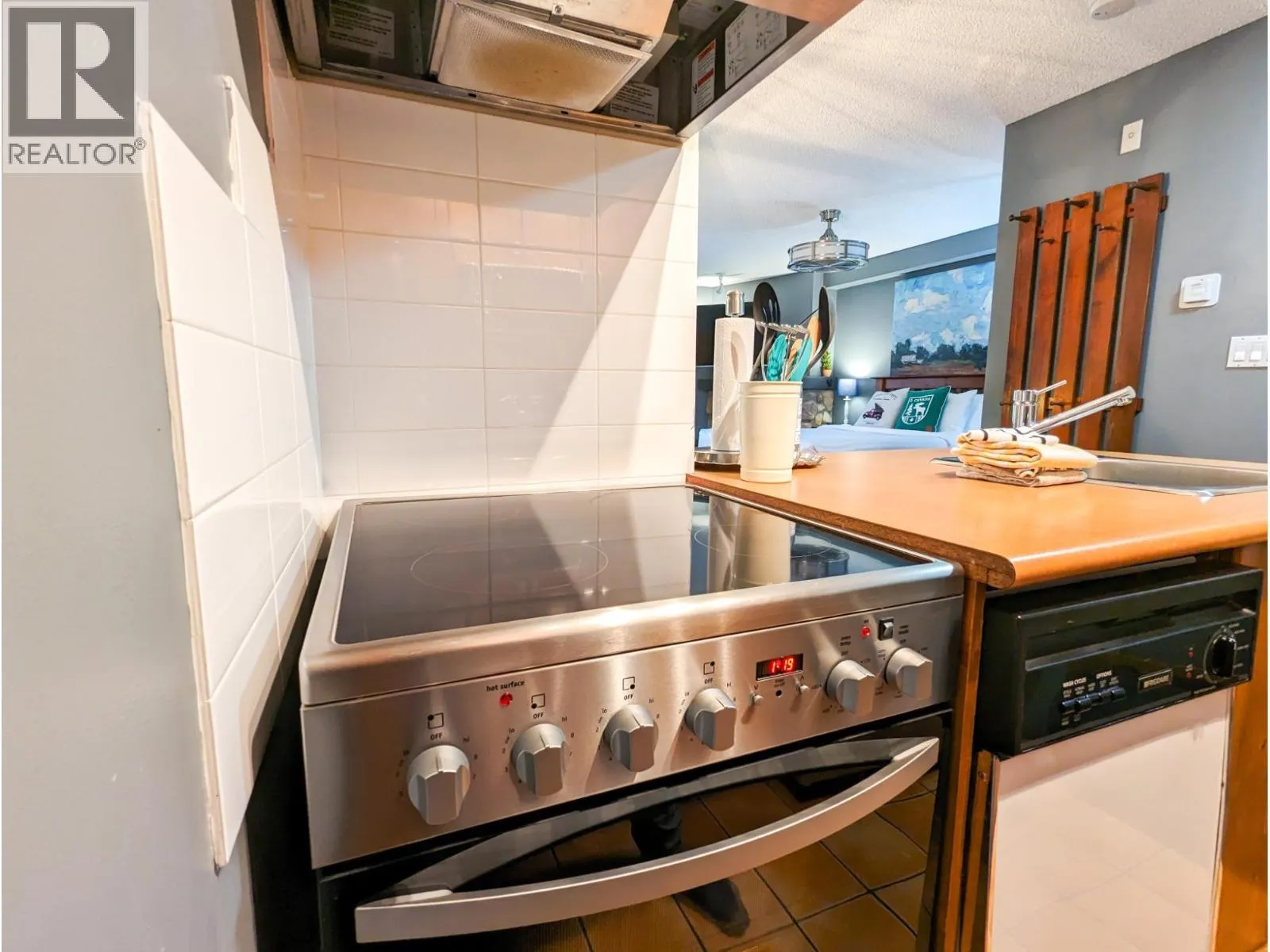 2060 SUMMIT Drive Unit# 208