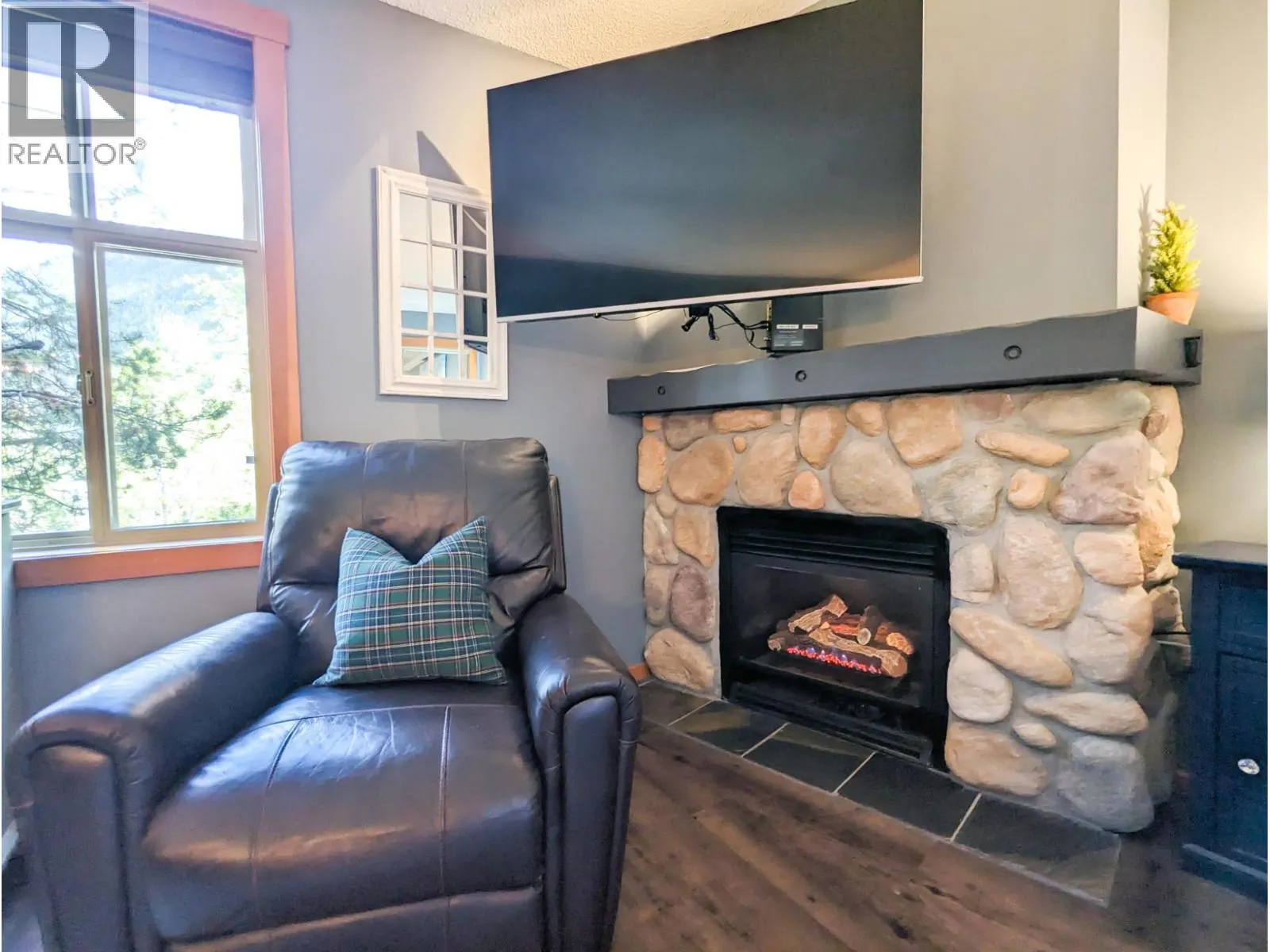 2060 SUMMIT Drive Unit# 208