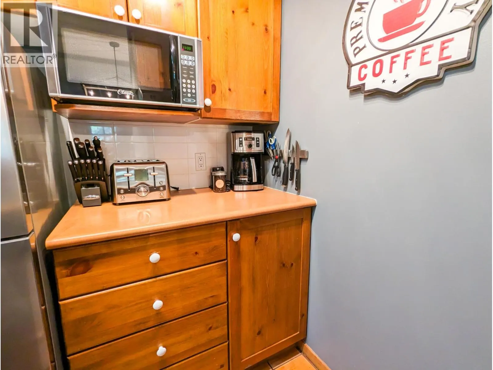 2060 SUMMIT Drive Unit# 208