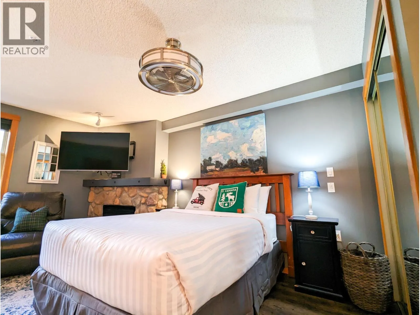 2060 SUMMIT Drive Unit# 208