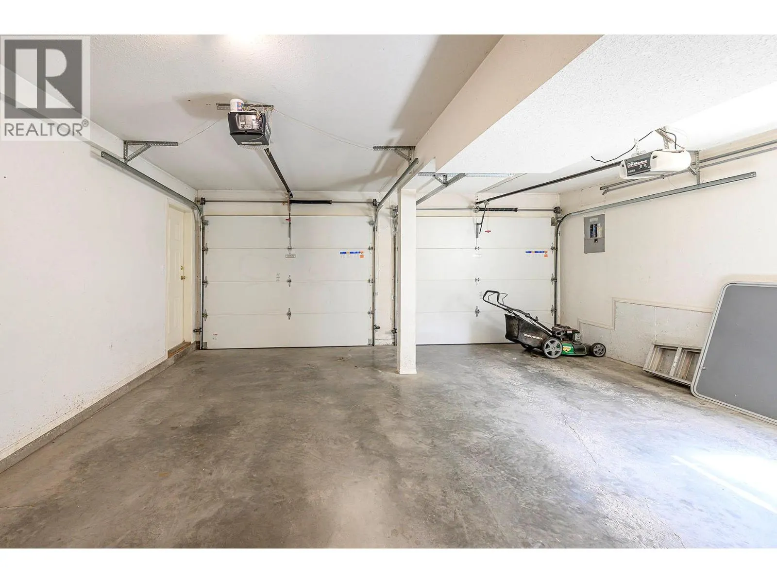 2130 VAN HORNE Drive