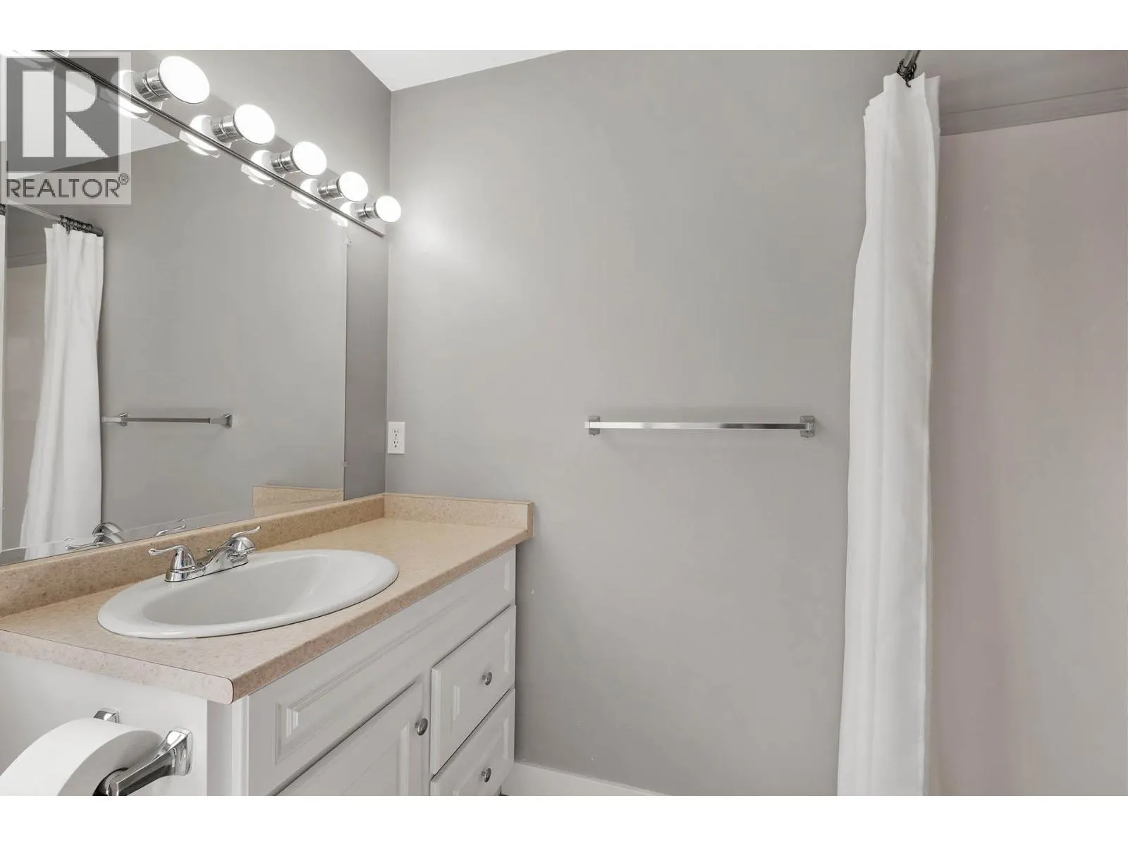 2130 VAN HORNE Drive