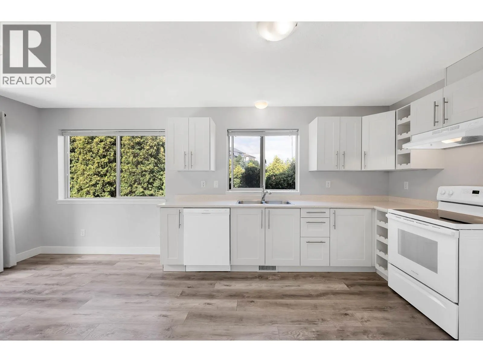 2130 VAN HORNE Drive