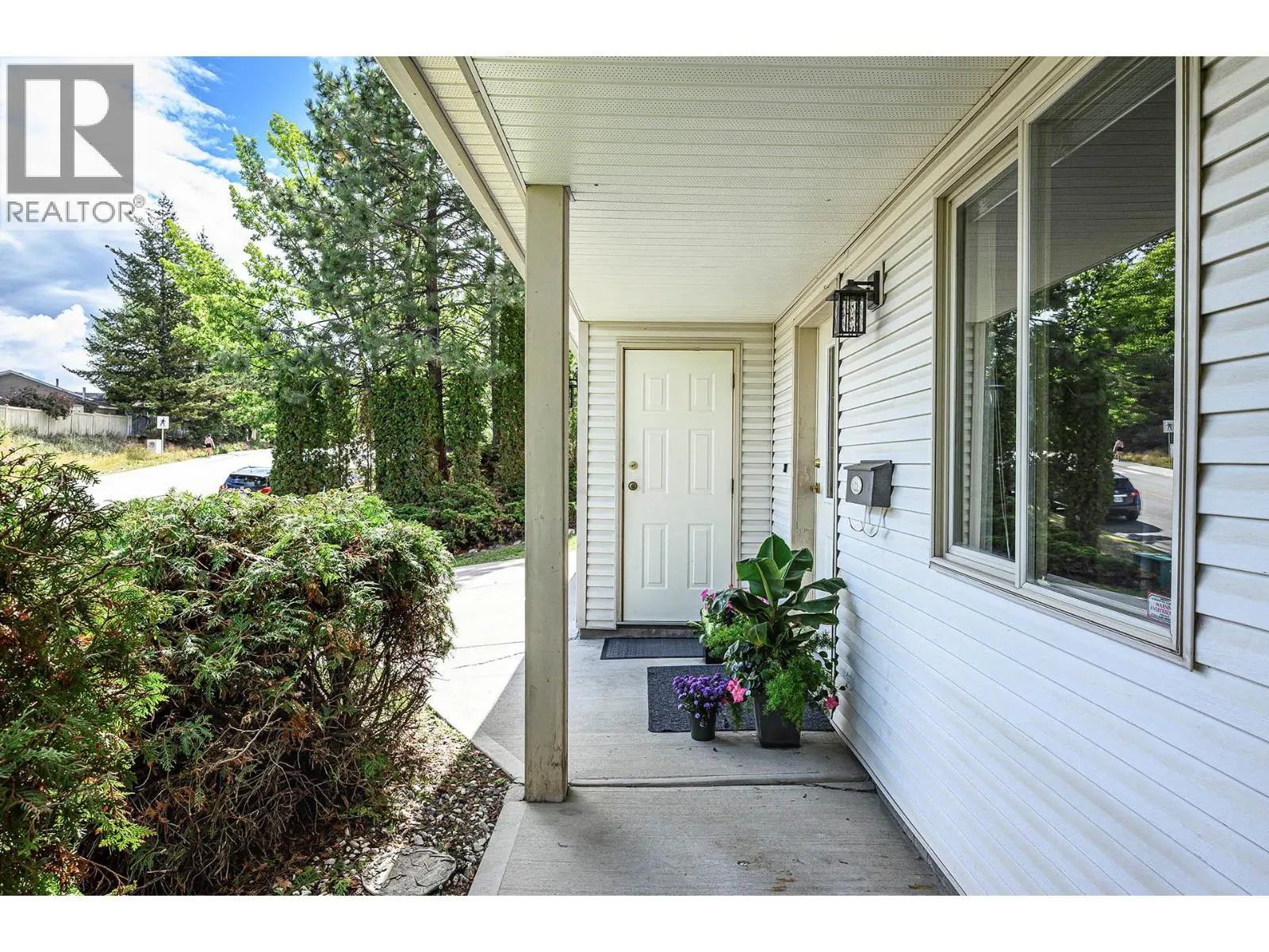 2130 VAN HORNE Drive