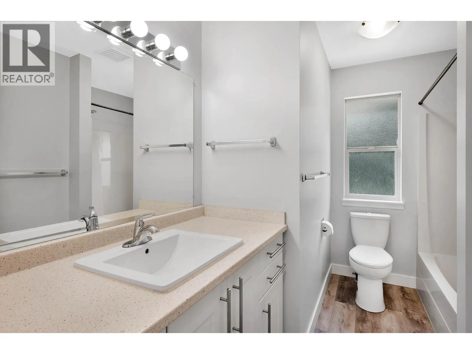 2130 VAN HORNE Drive