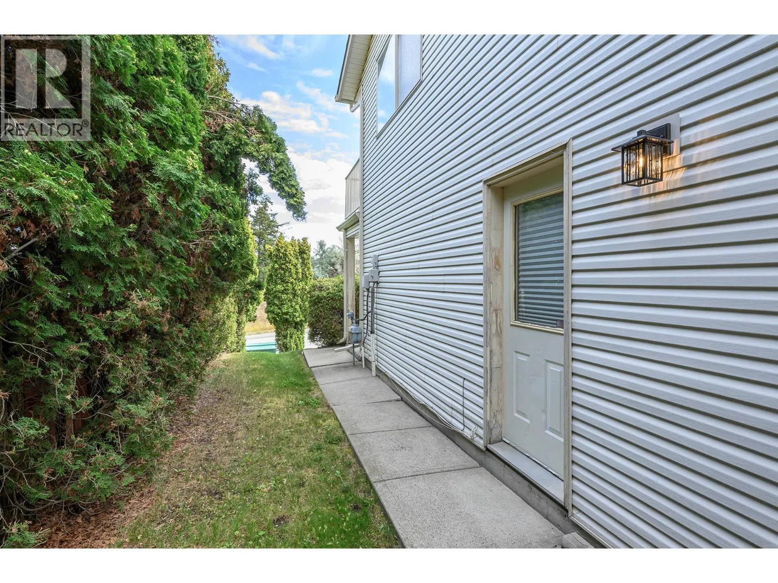 2130 VAN HORNE Drive
