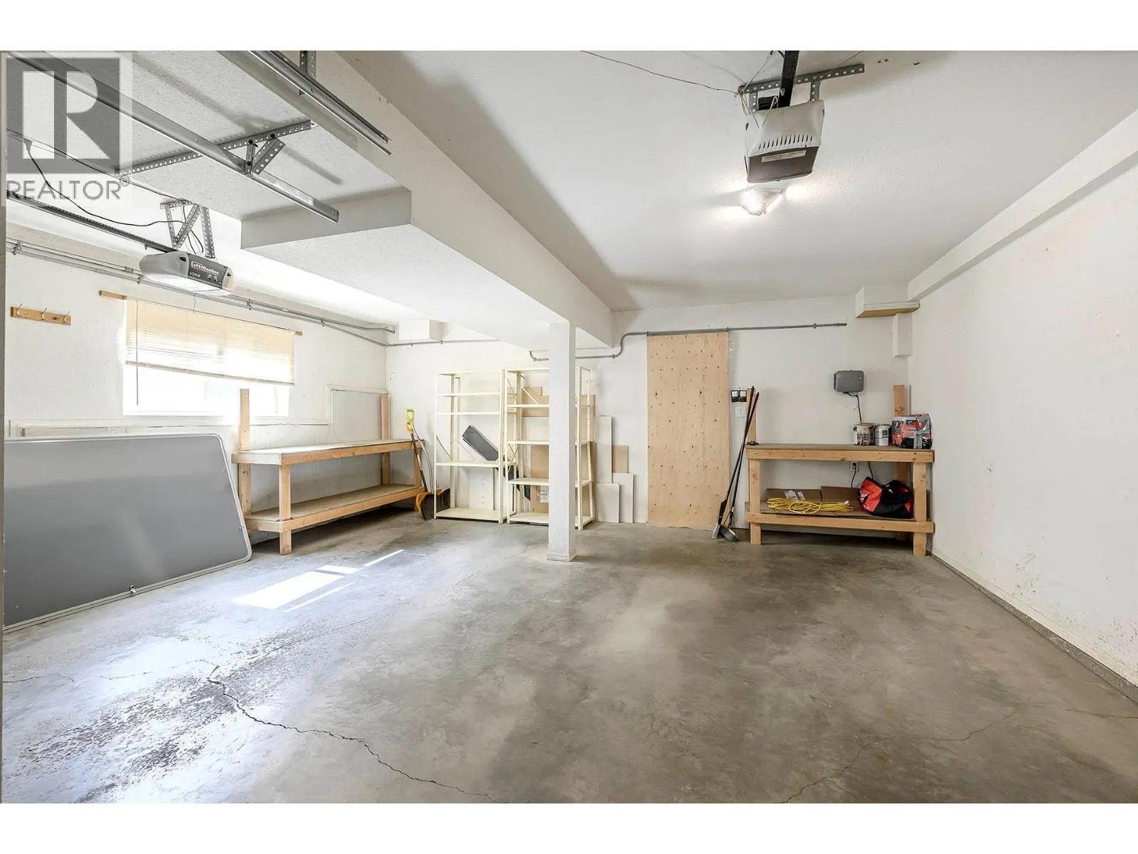 2130 VAN HORNE Drive