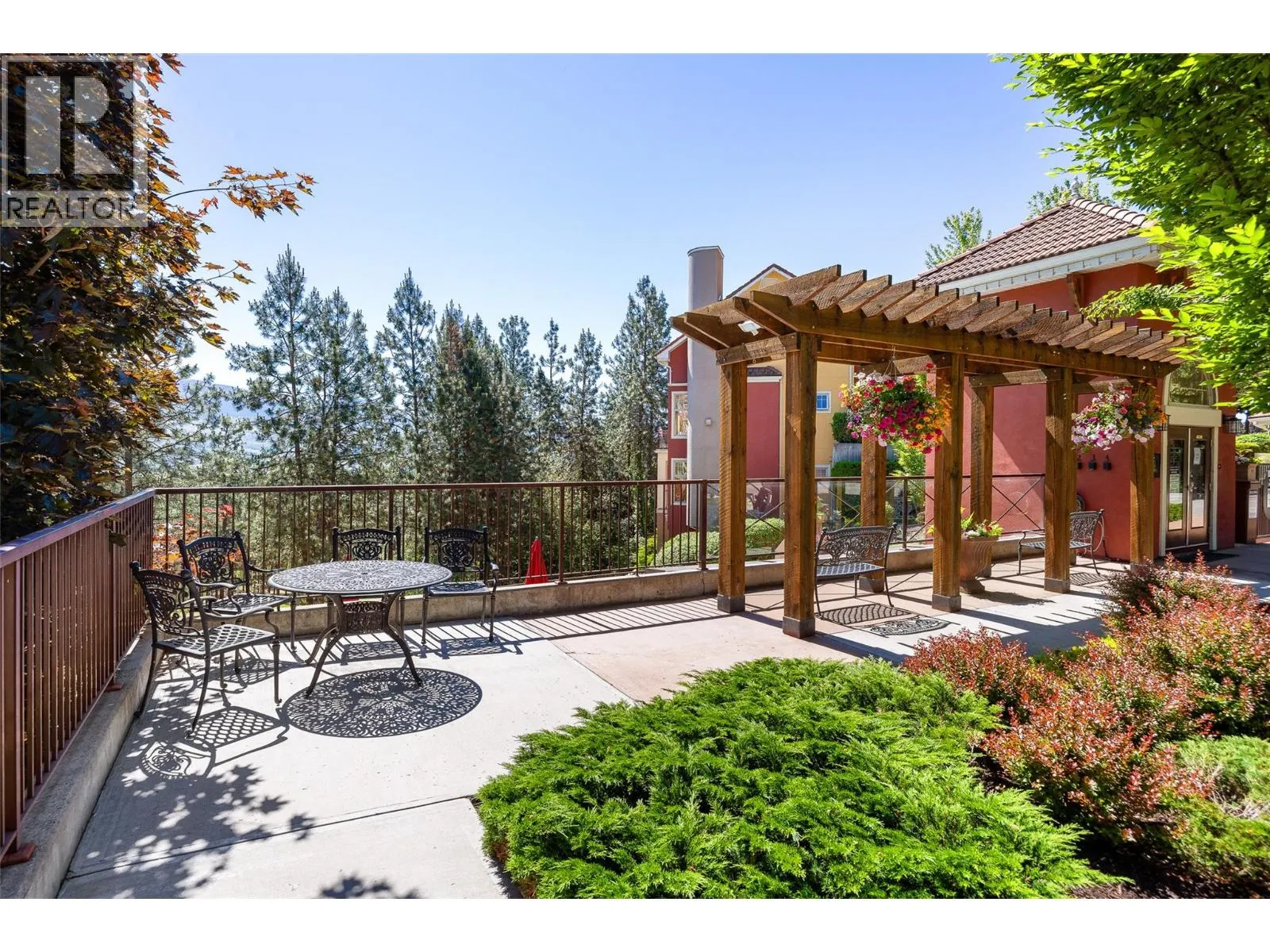1795 Country Club Drive Unit# 204