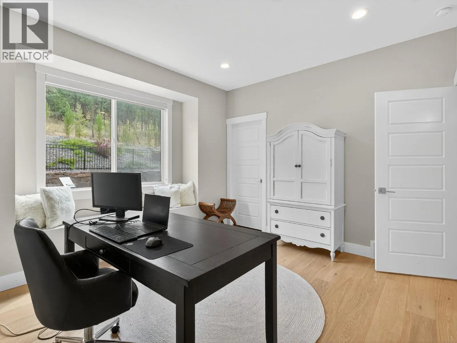 9443 Ledgestone Road