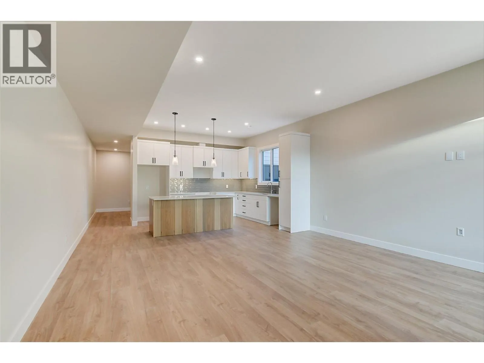 732 Coopland Crescent Unit# 4