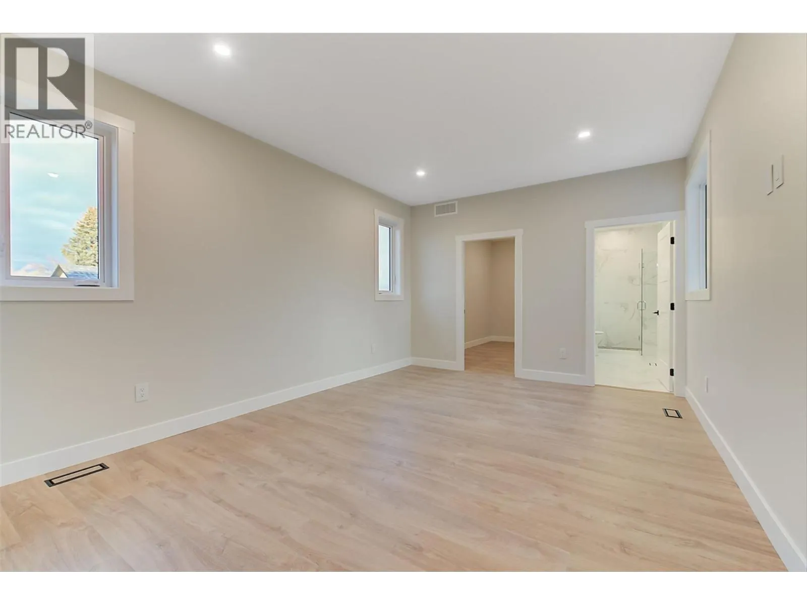 732 Coopland Crescent Unit# 4