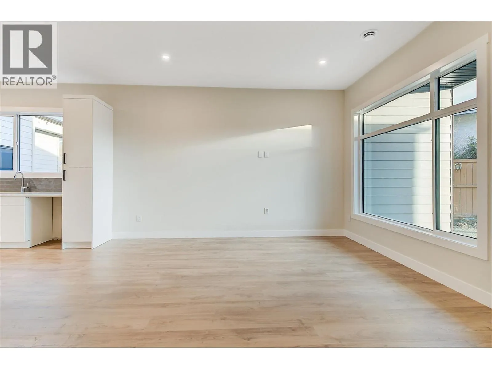 732 Coopland Crescent Unit# 4