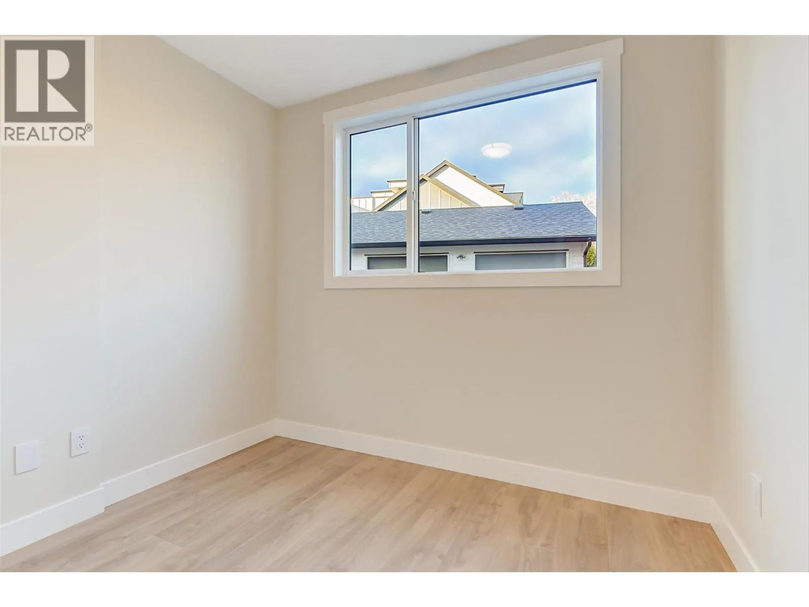 732 Coopland Crescent Unit# 4