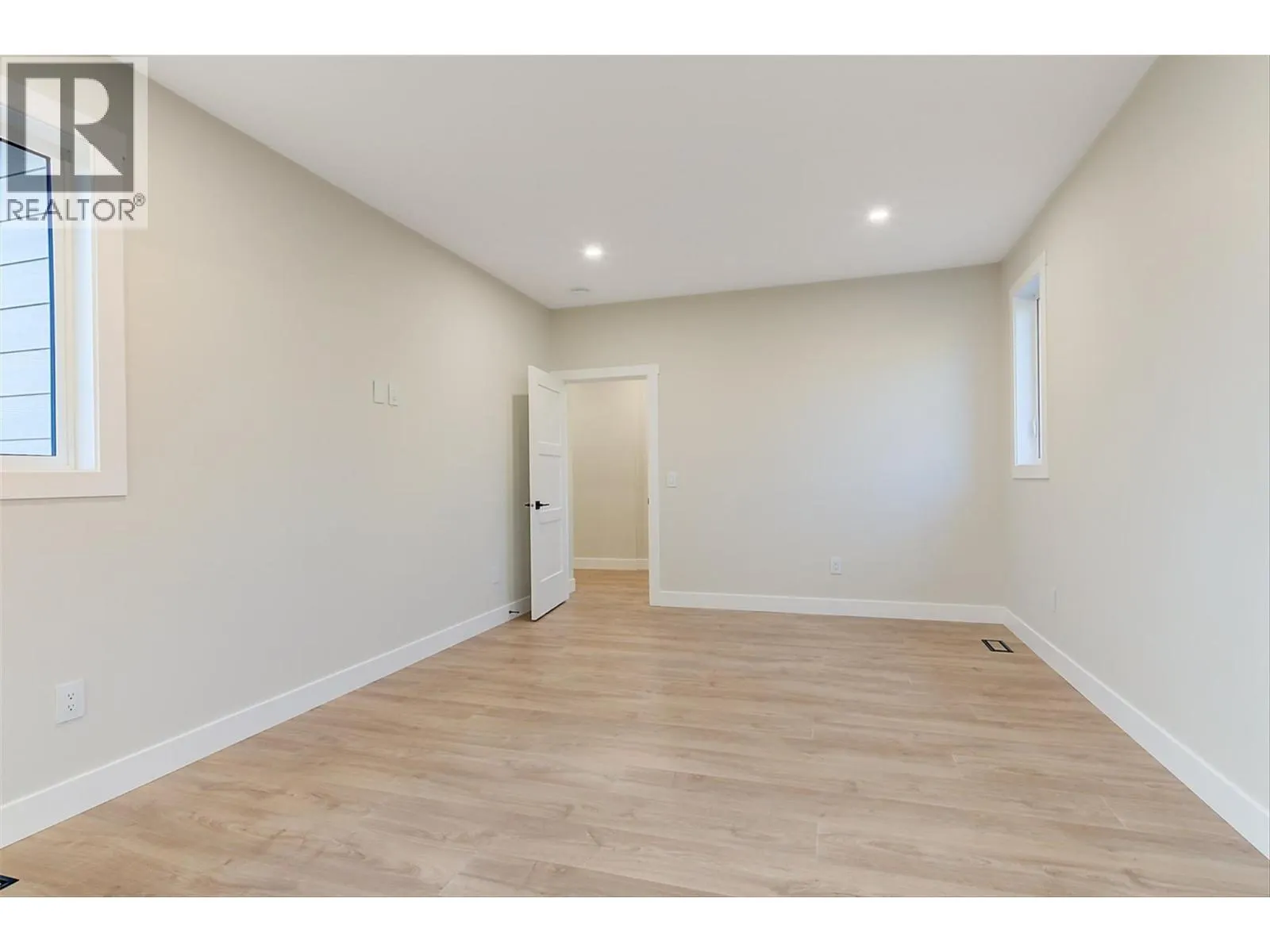 732 Coopland Crescent Unit# 4