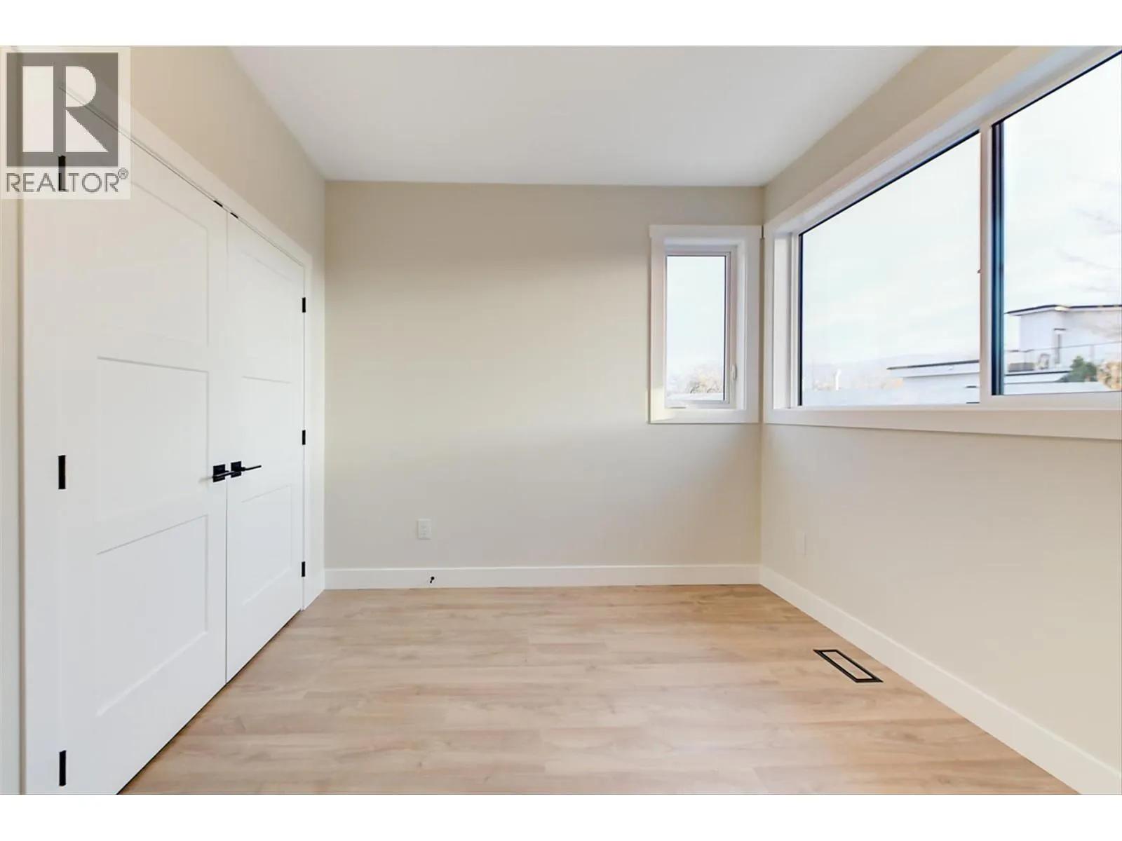 732 Coopland Crescent Unit# 4