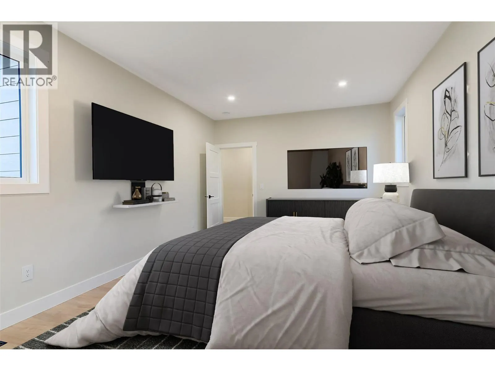 732 Coopland Crescent Unit# 4