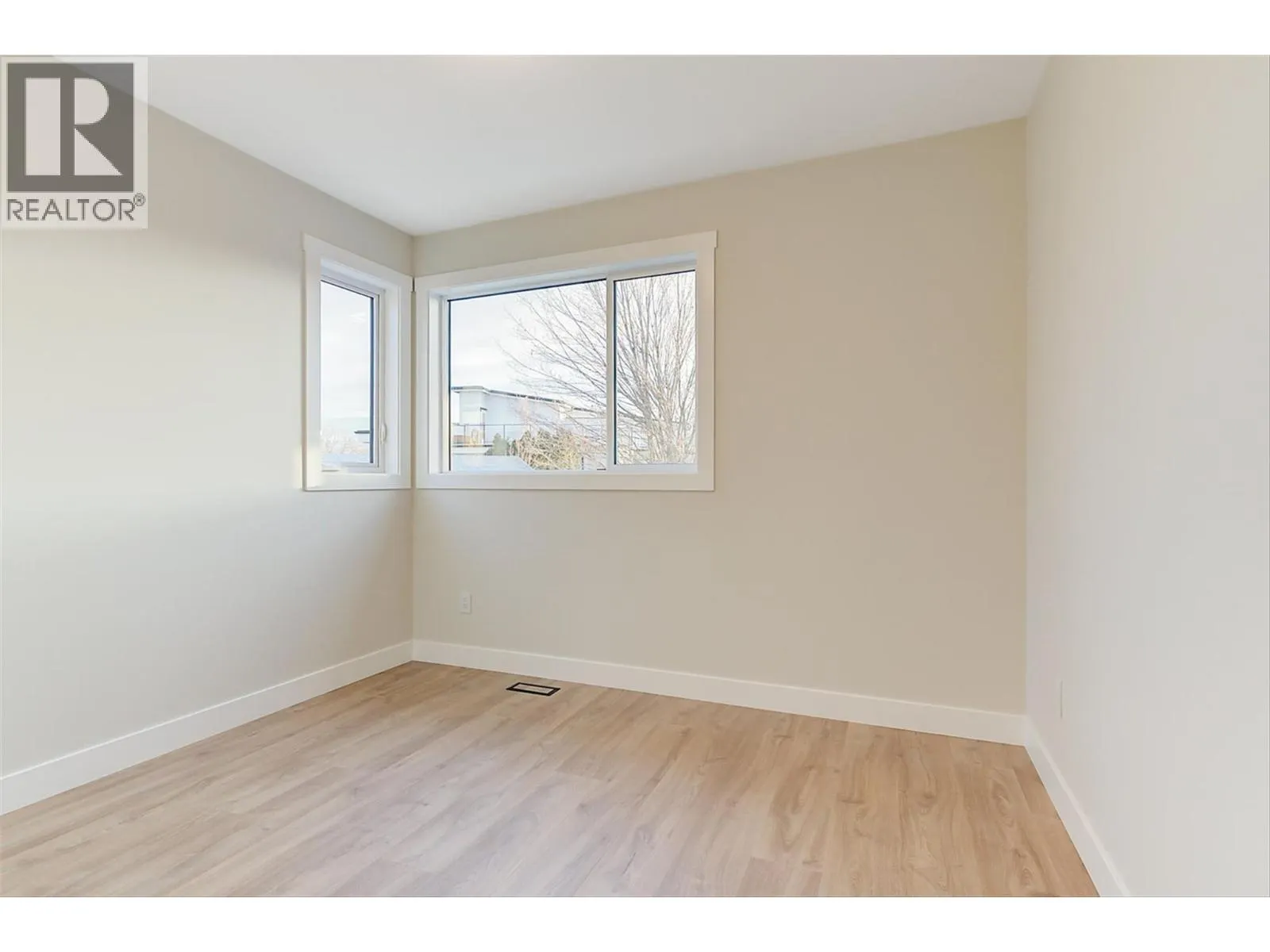 732 Coopland Crescent Unit# 4