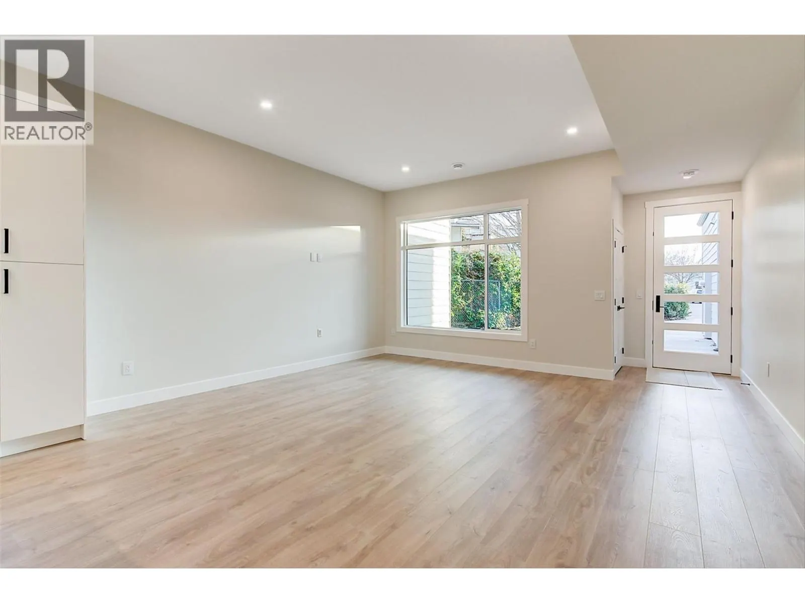 732 Coopland Crescent Unit# 4