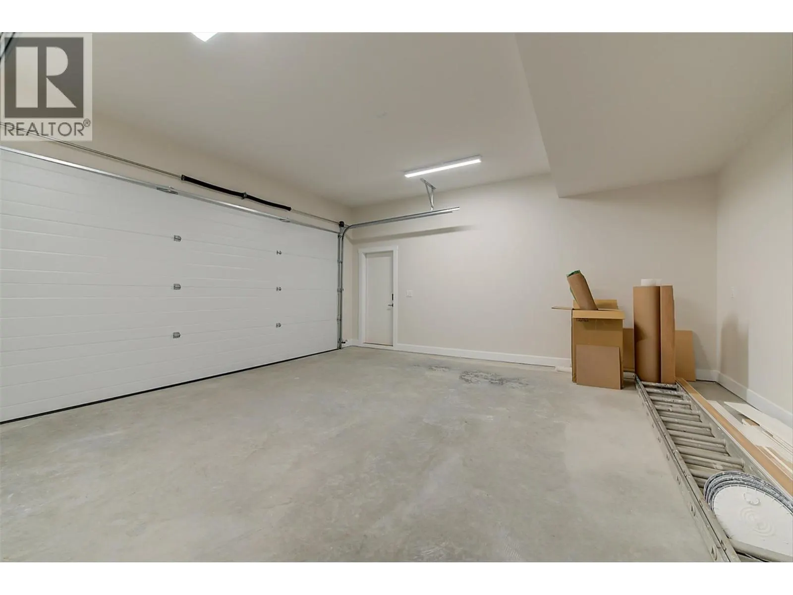 732 Coopland Crescent Unit# 4